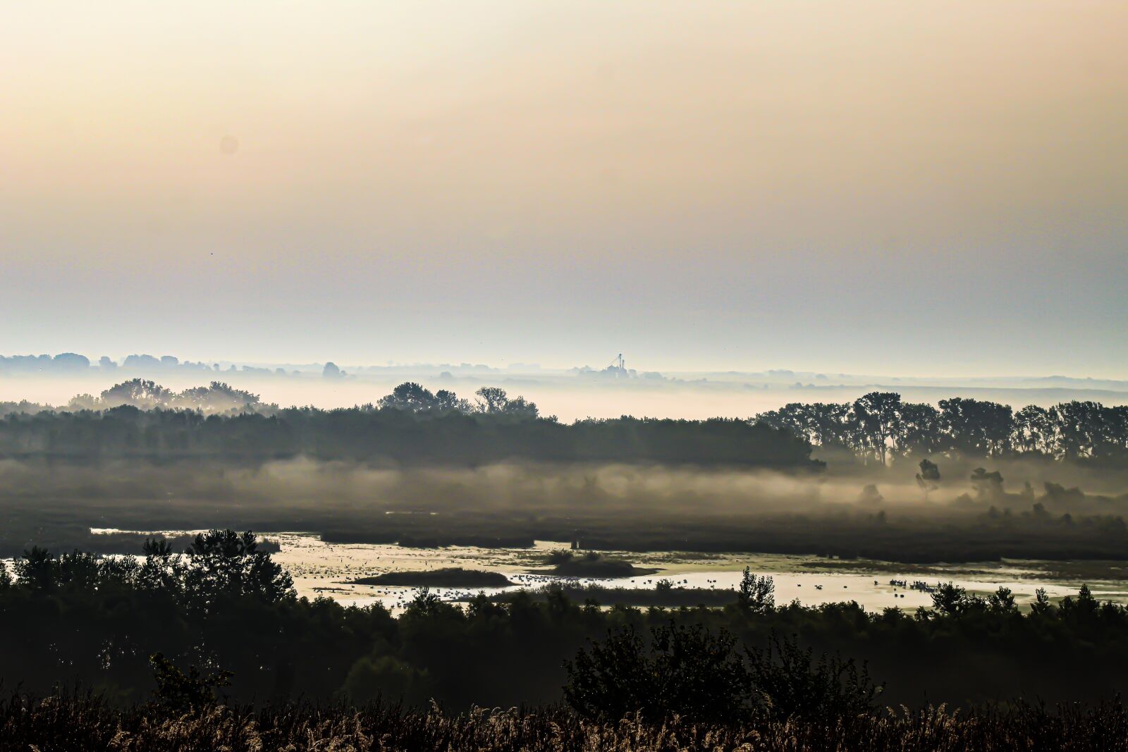 Canon EOS 4000D (EOS Rebel T100 / EOS 3000D) sample photo. Fog, water, landscape photography