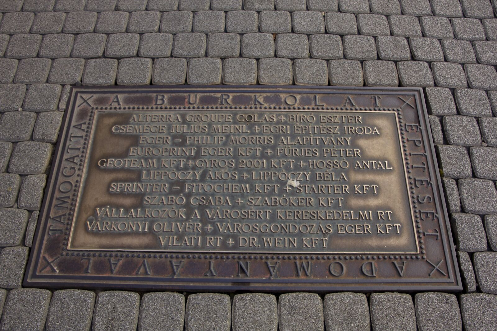 Canon EOS 60D sample photo. Hungary, road lid, bronze photography