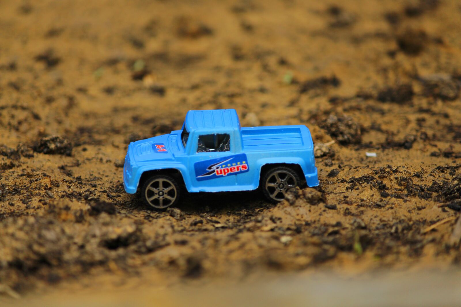 Canon EOS 700D (EOS Rebel T5i / EOS Kiss X7i) sample photo. Car, dessert, van photography