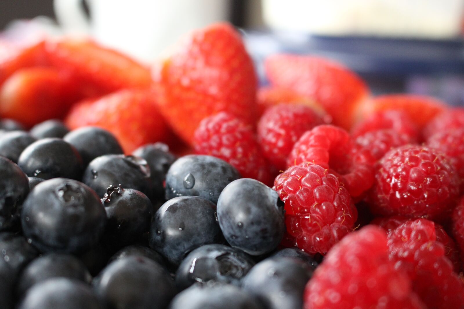 Canon EOS 700D (EOS Rebel T5i / EOS Kiss X7i) sample photo. Berries, public record, fresh photography