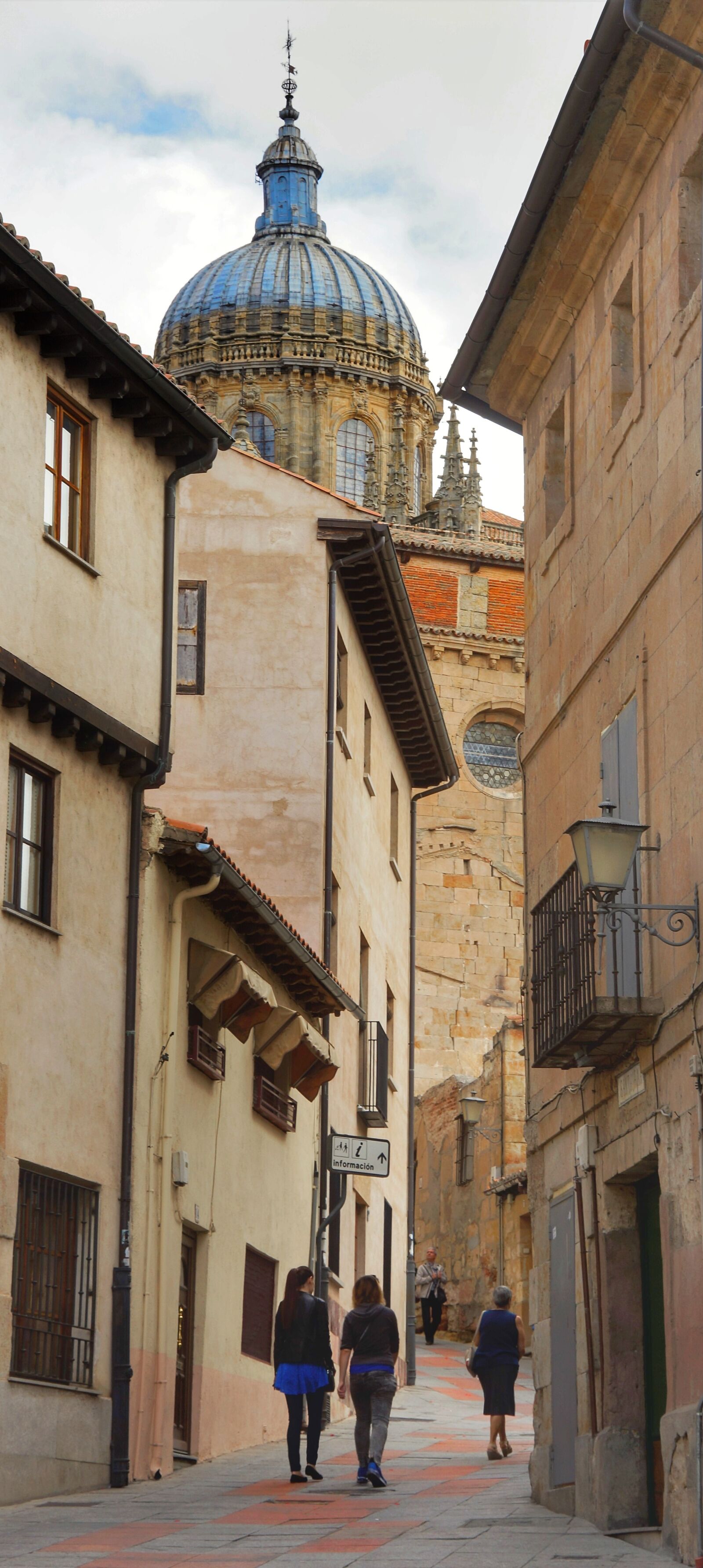 Sony Alpha NEX-7 sample photo. Spanish, narrow, street photography