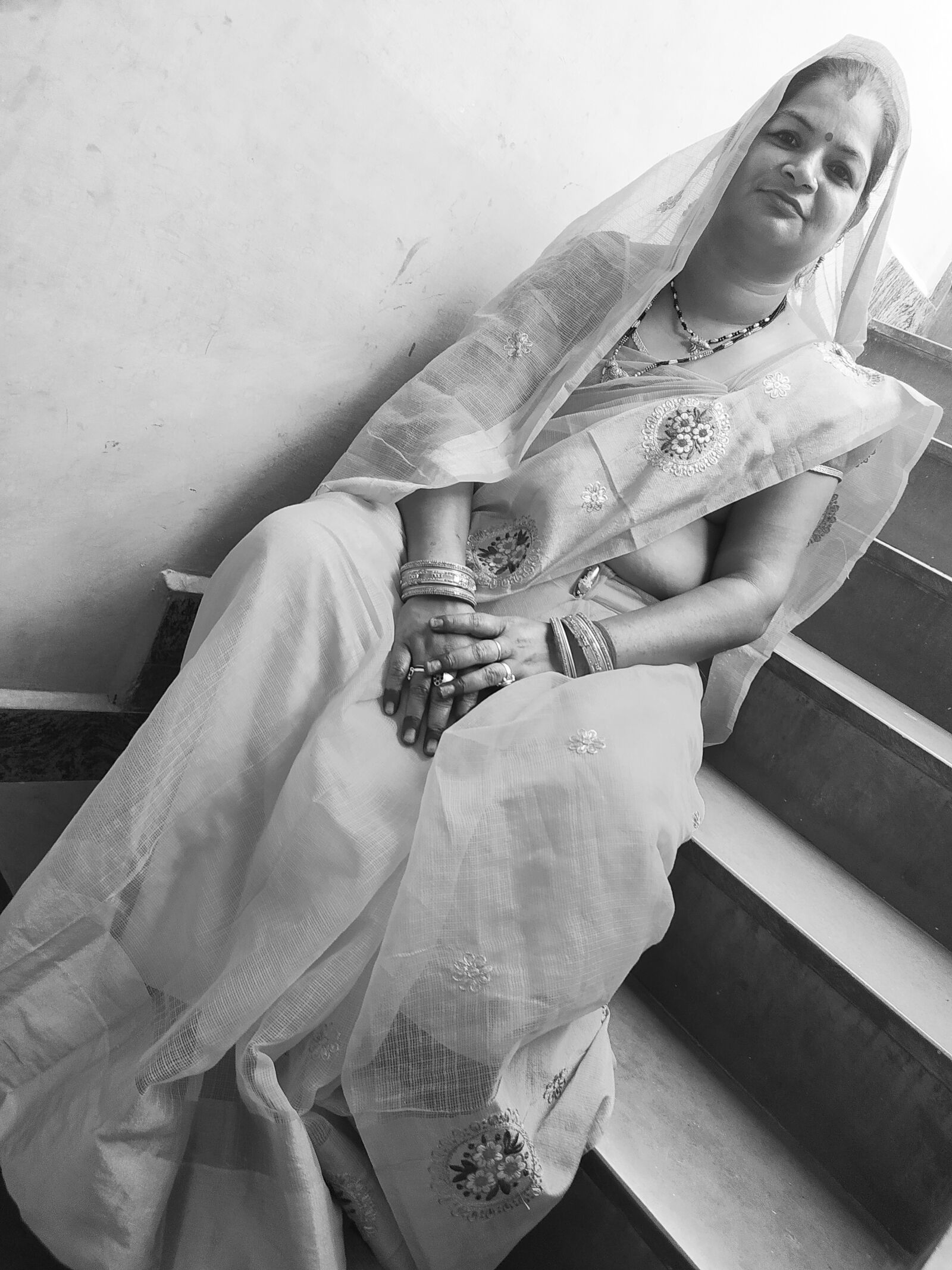 Xiaomi Redmi Note 8 sample photo. Women wear traditional dress photography