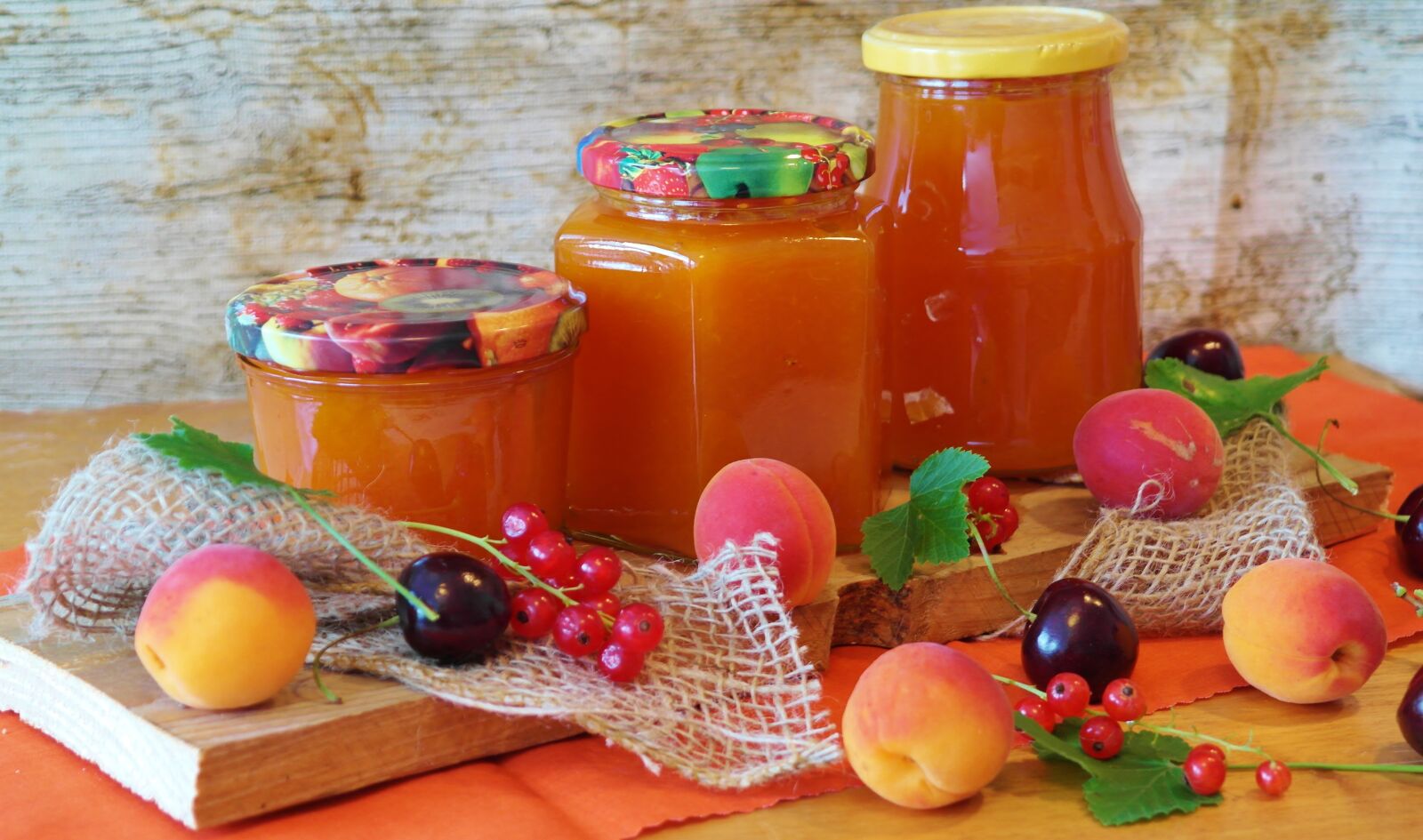 Samsung NX20 sample photo. Jam, apricots, apricot photography