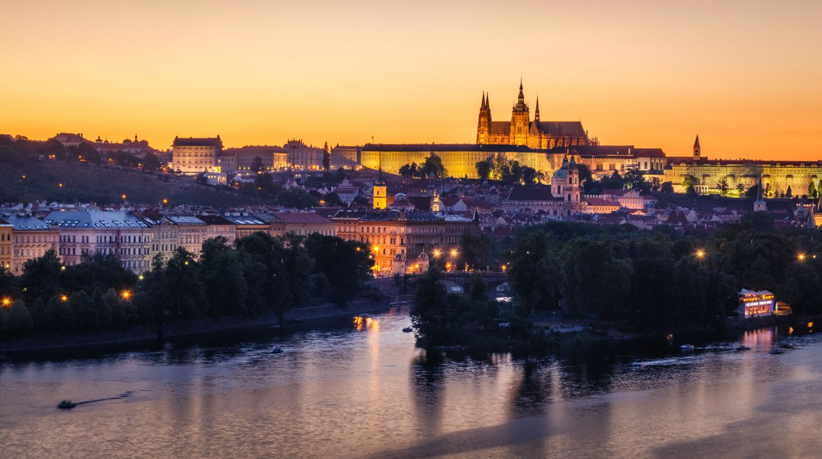 Canon EOS 80D sample photo. Prague, city, architecture photography