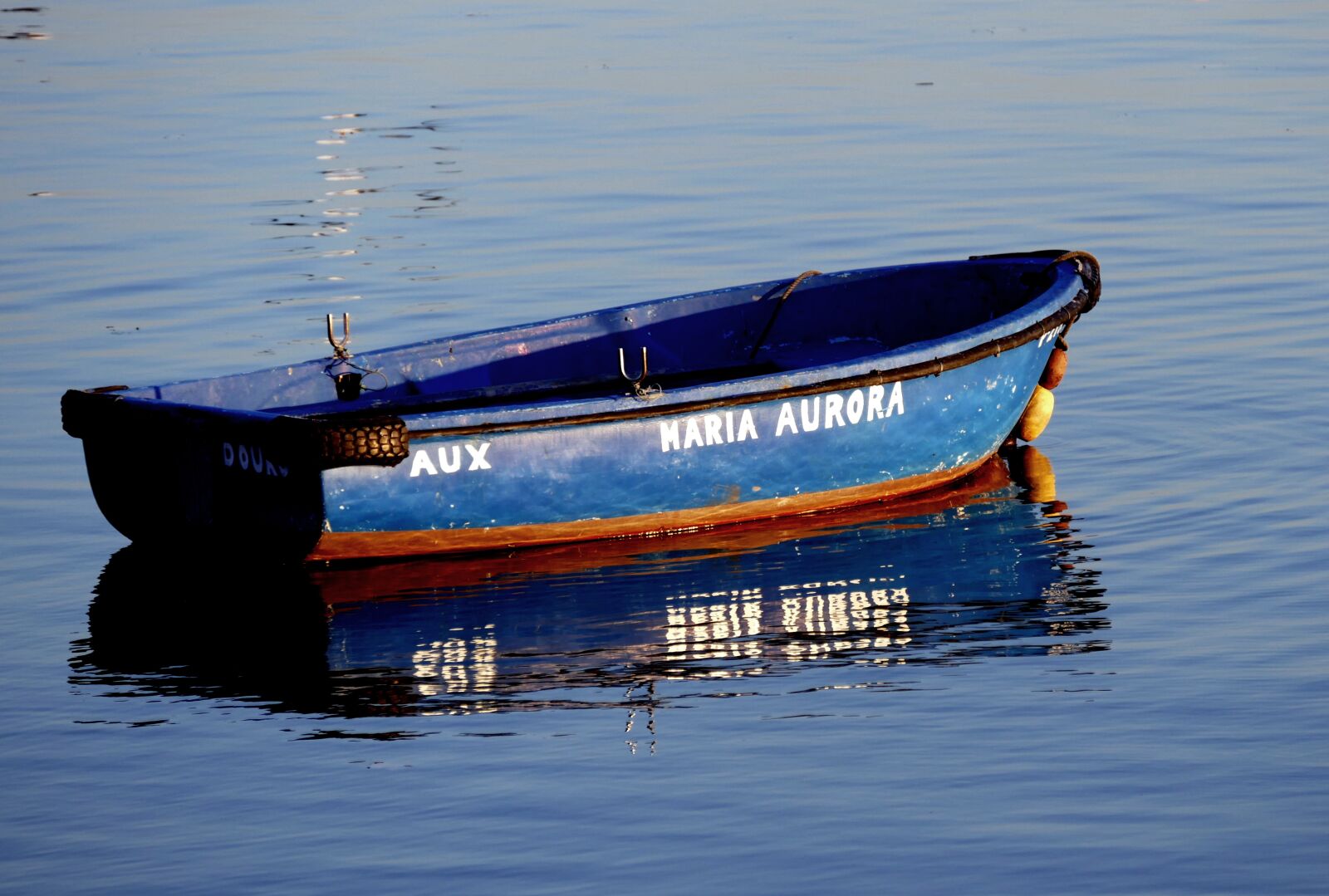 Panasonic Lumix DMC-FZ1000 sample photo. Boat, cutter, hawser photography