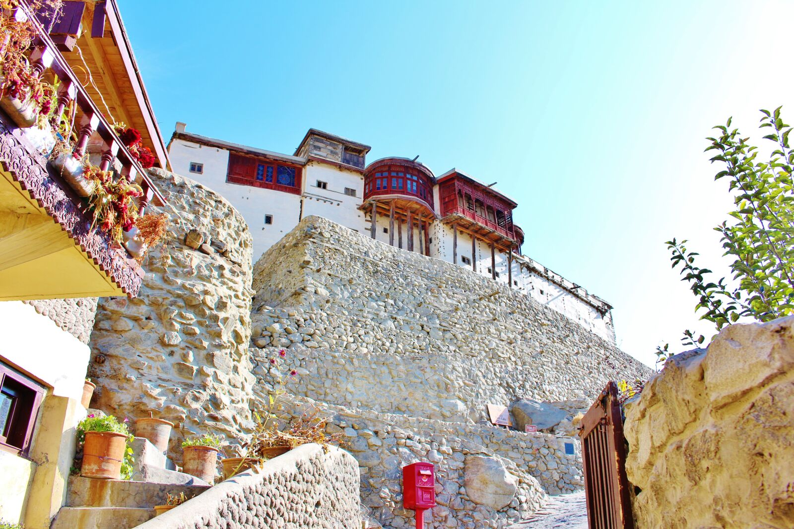 Canon EOS 700D (EOS Rebel T5i / EOS Kiss X7i) sample photo. Baltit fort, hunza, pakistan photography