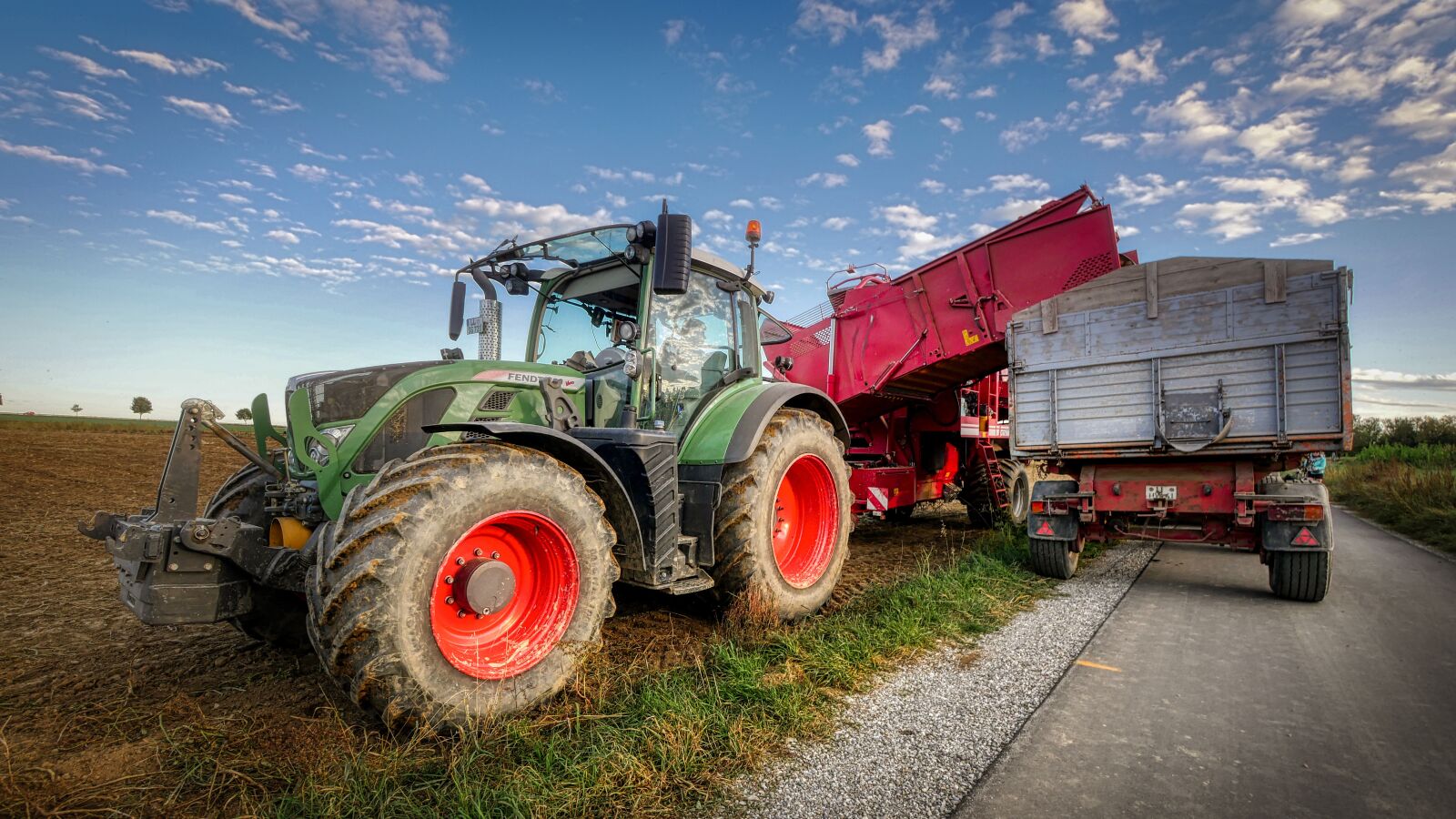 Panasonic Lumix DMC-GX8 sample photo. Potato harvest, autumn, field photography