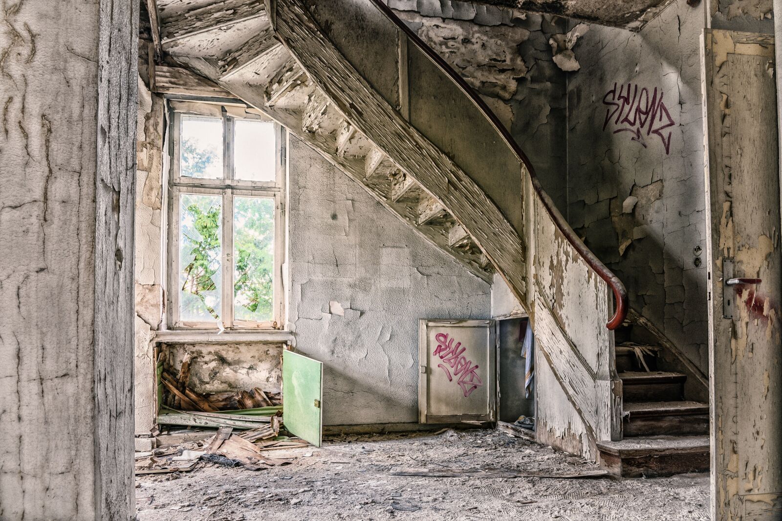 Nikon Z6 sample photo. Stairs, wood, lost places photography