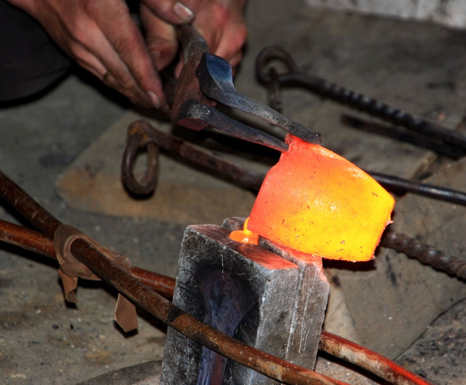 Canon EOS 40D sample photo. Bronze cast, iron, cast photography