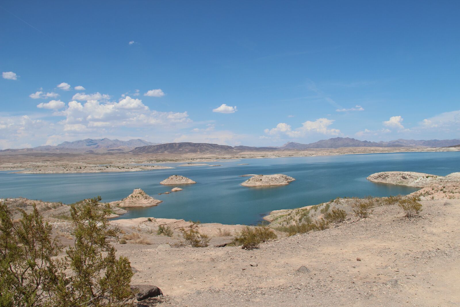 Canon EOS 700D (EOS Rebel T5i / EOS Kiss X7i) + Canon EF-S 18-200mm F3.5-5.6 IS sample photo. Lake mead, nevada, usa photography