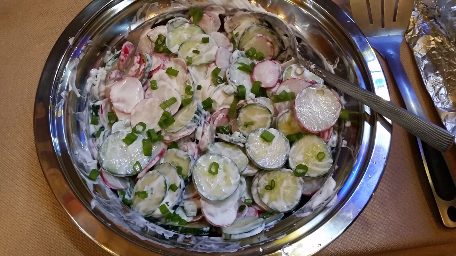 Samsung Galaxy S5 sample photo. Salad, green onions, radishes photography