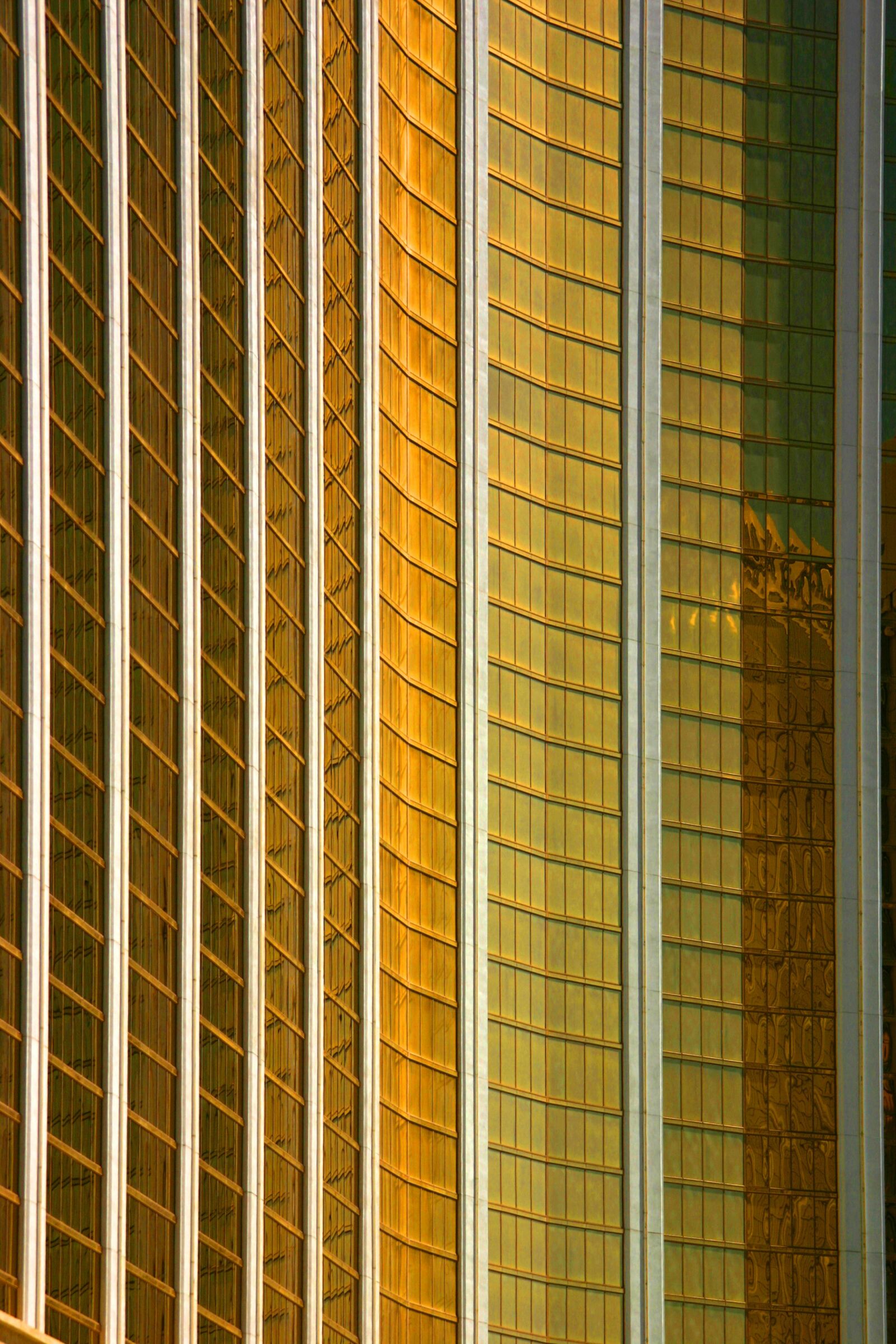 Canon EOS 300D (EOS Digital Rebel / EOS Kiss Digital) sample photo. Facade, skyscraper, architecture photography