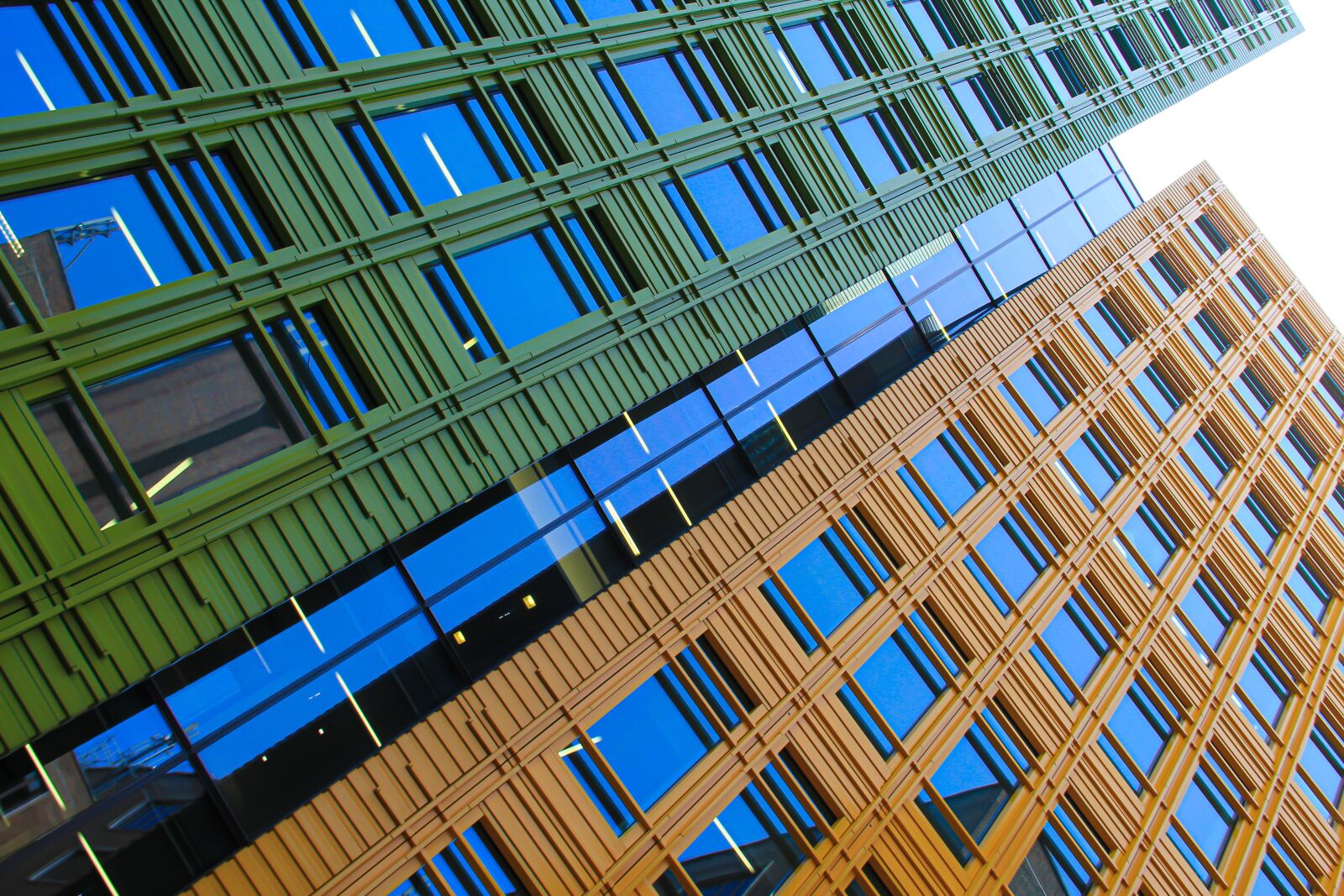 Canon EF-S 18-135mm F3.5-5.6 IS sample photo. Office building, architecture, building photography