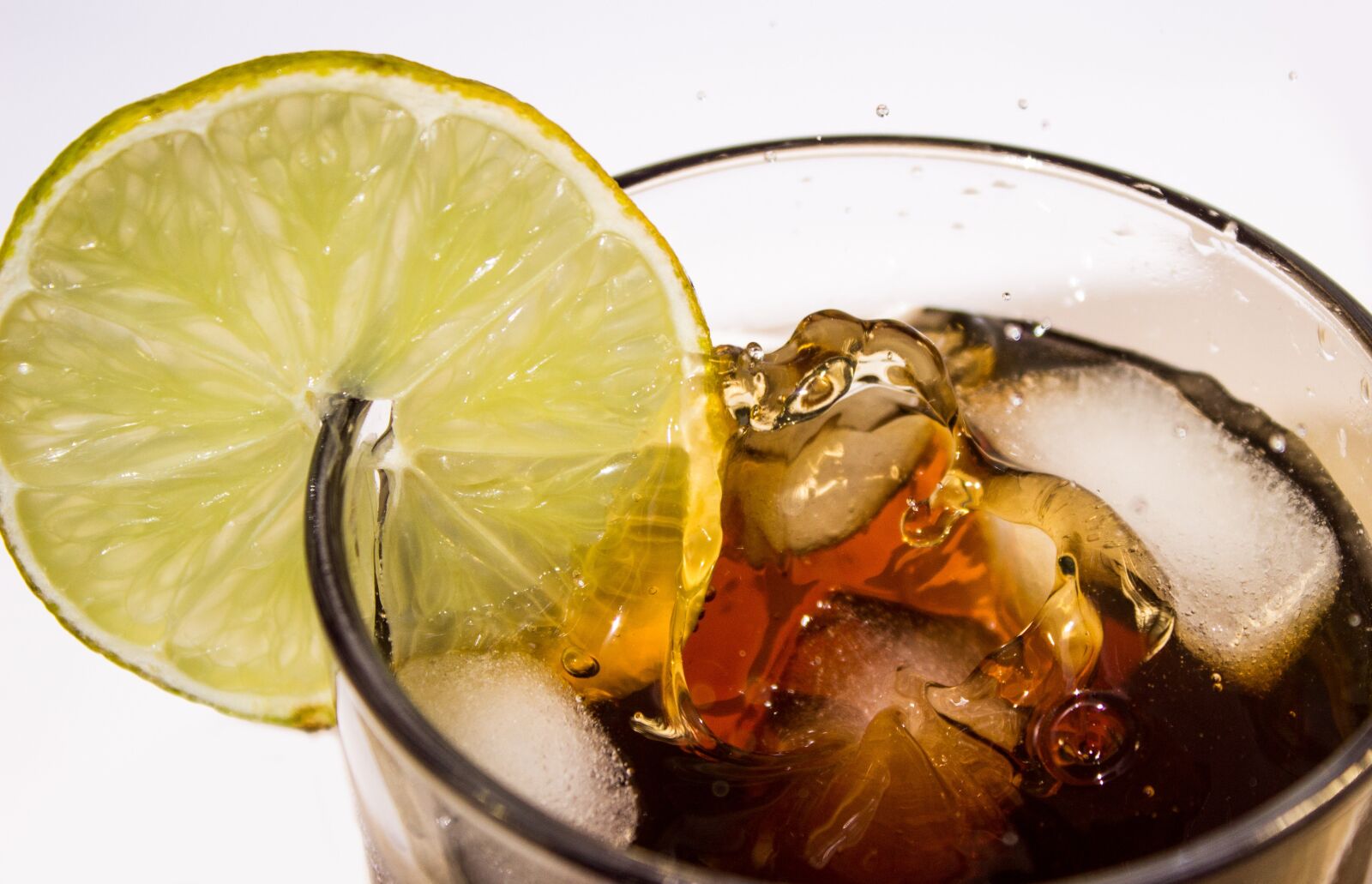 Canon EOS 600D (Rebel EOS T3i / EOS Kiss X5) sample photo. Cola, drink, lemonade photography