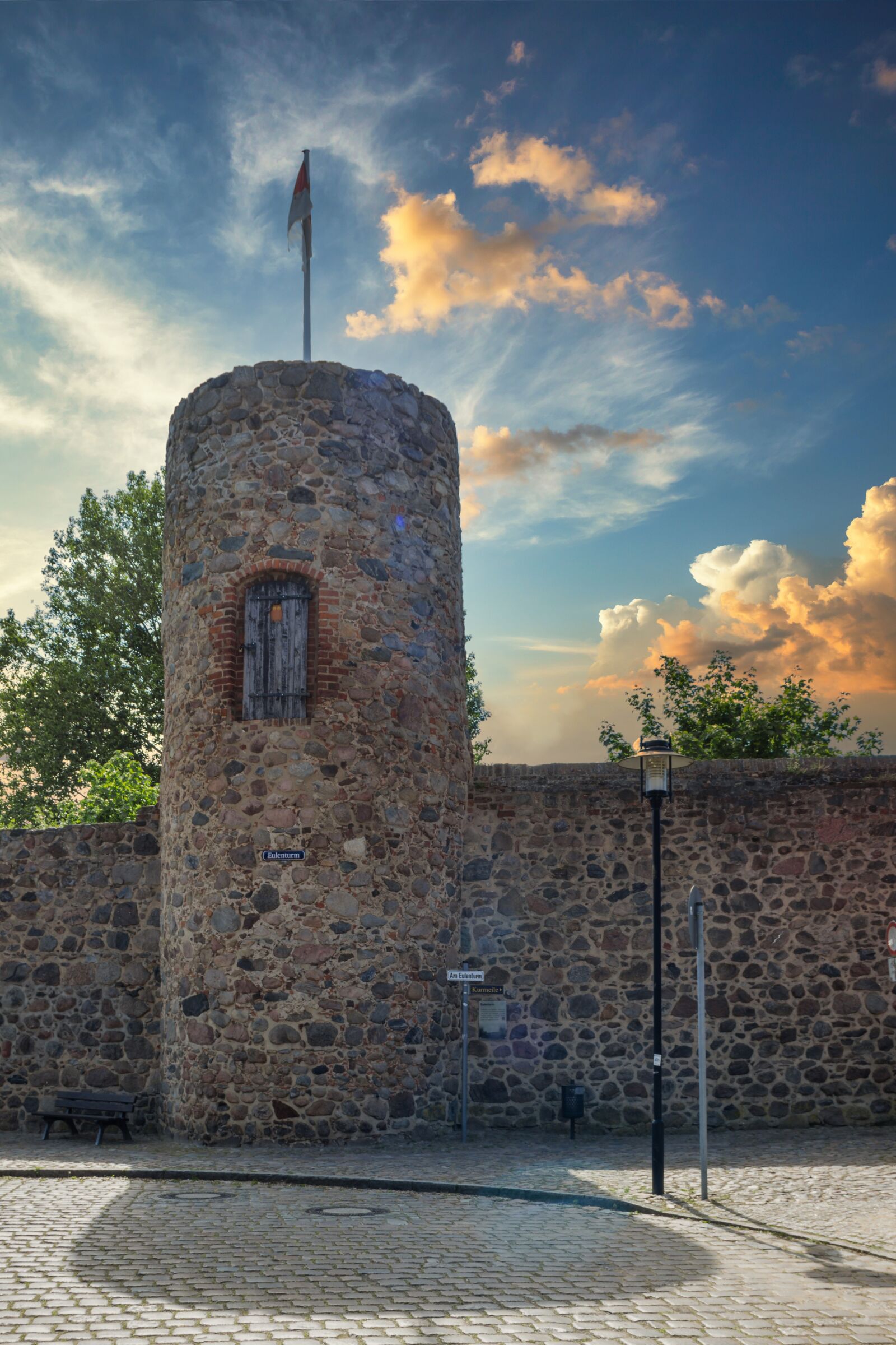 Canon EF-S 18-135mm F3.5-5.6 IS sample photo. Owl tower, old, city photography