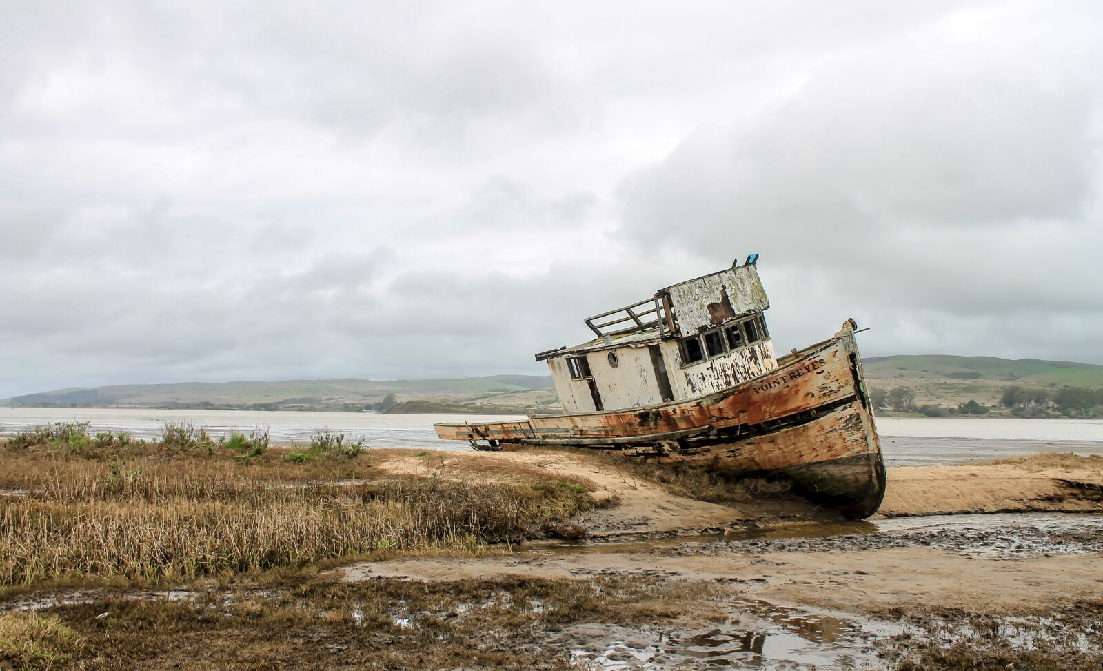Canon EOS 1100D (EOS Rebel T3 / EOS Kiss X50) sample photo. Boat, wreak, ocean photography