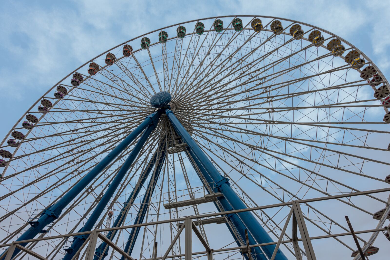 Sony Cyber-shot DSC-RX100 III sample photo. Fair, ferris wheel, gondolas photography