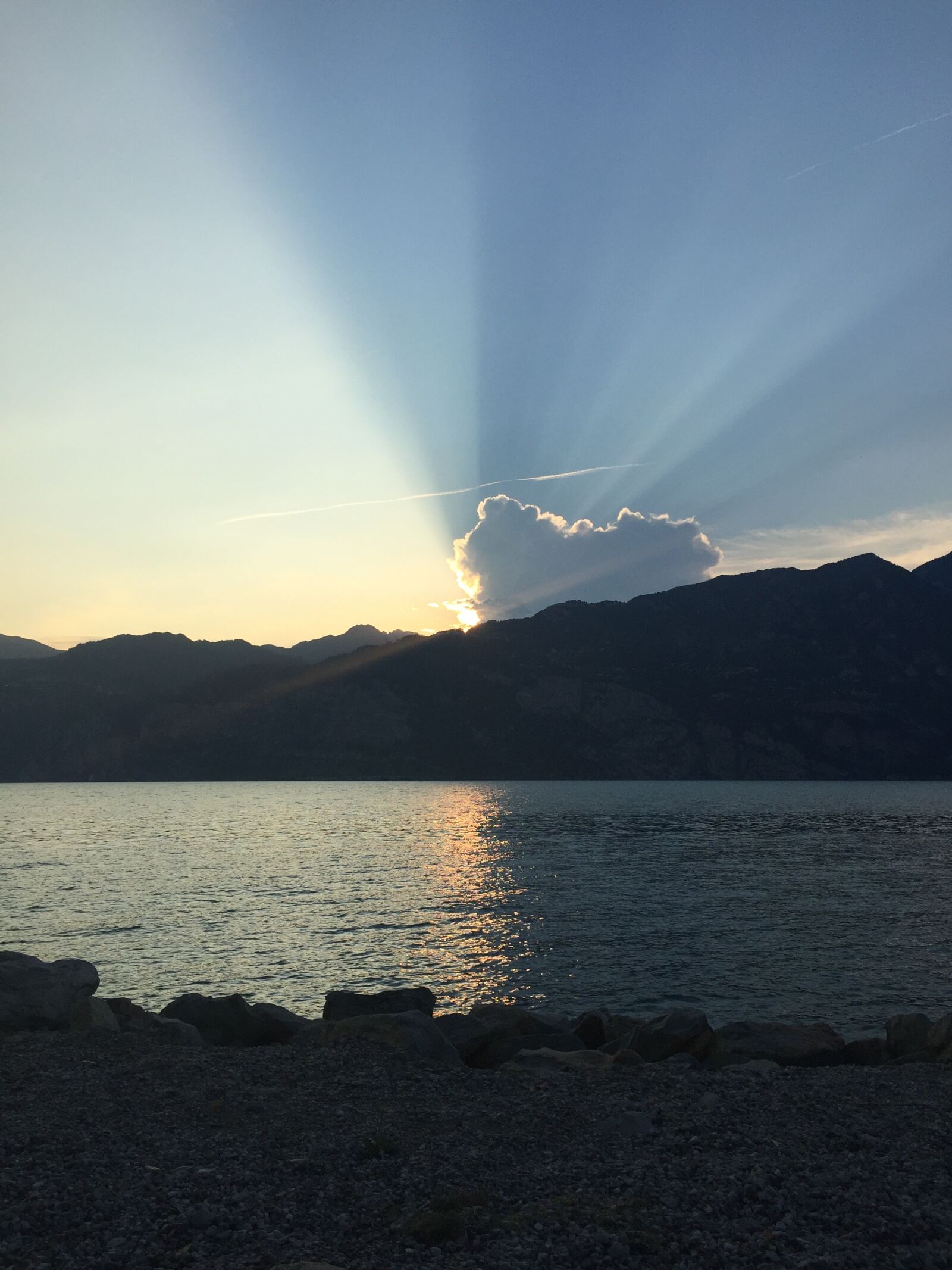 iPhone 6 back camera 4.15mm f/2.2 sample photo. Garda, lake, sky photography