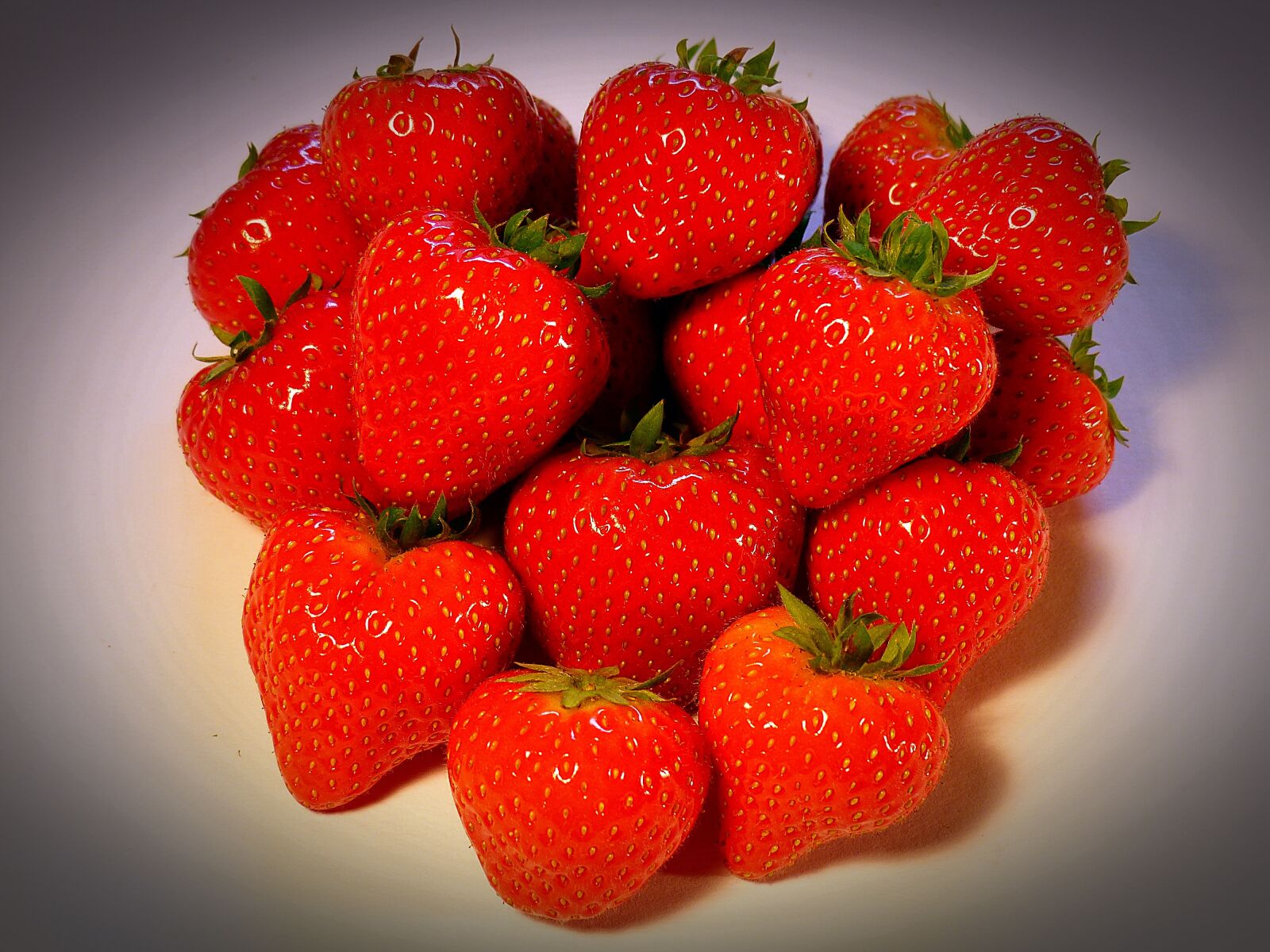 Panasonic Lumix DMC-FZ200 sample photo. Strawberries, fruit, fruits photography