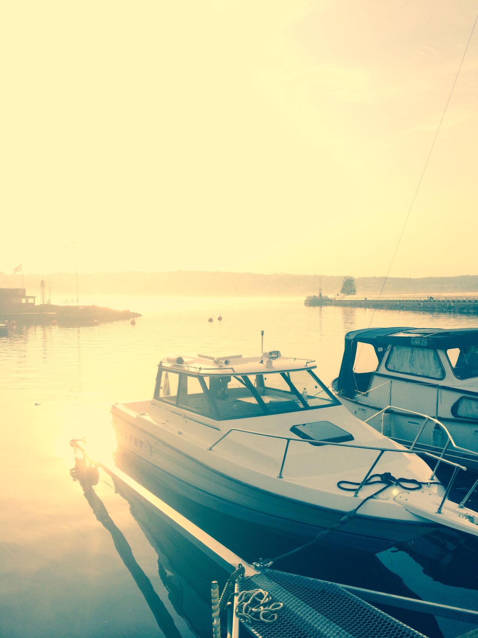 iPhone 5s back camera 4.15mm f/2.2 sample photo. Late summer, sweden, boat photography