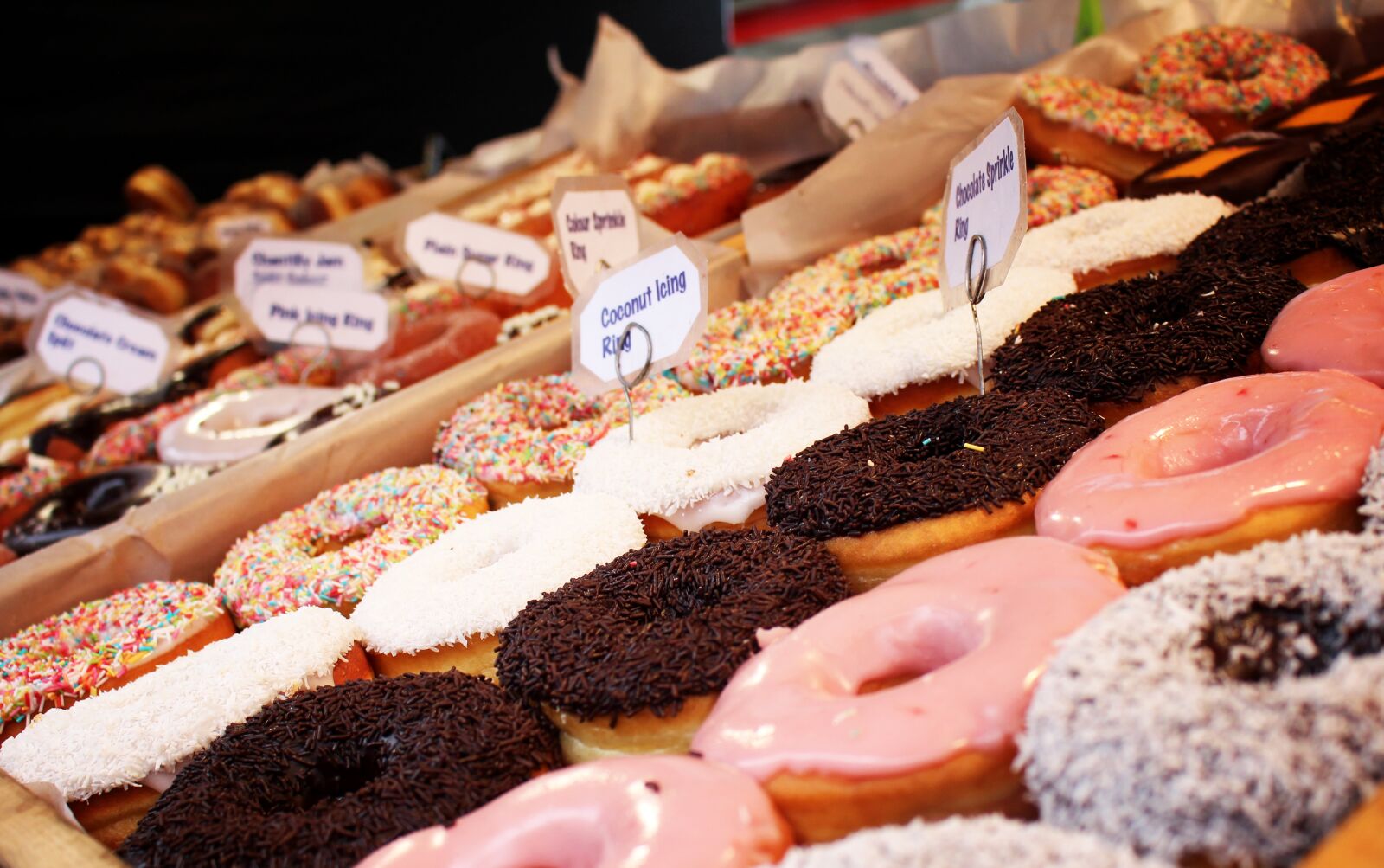 Canon EOS 650D (EOS Rebel T4i / EOS Kiss X6i) + Canon EF-S 18-55mm F3.5-5.6 IS STM sample photo. Doughnuts, cakes, dessert photography