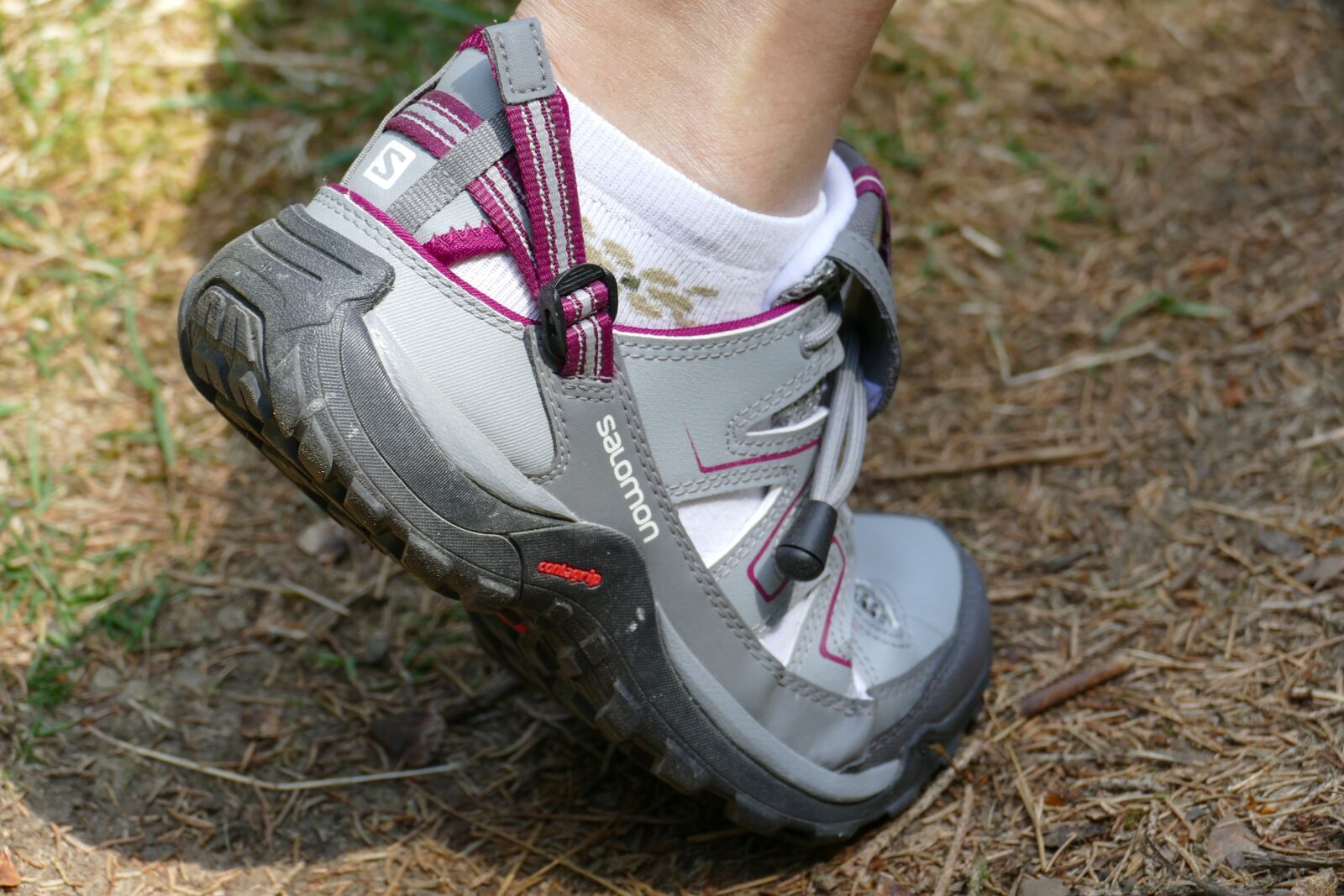 Panasonic Lumix DMC-FZ1000 sample photo. Foot, shoe, sports shoes photography