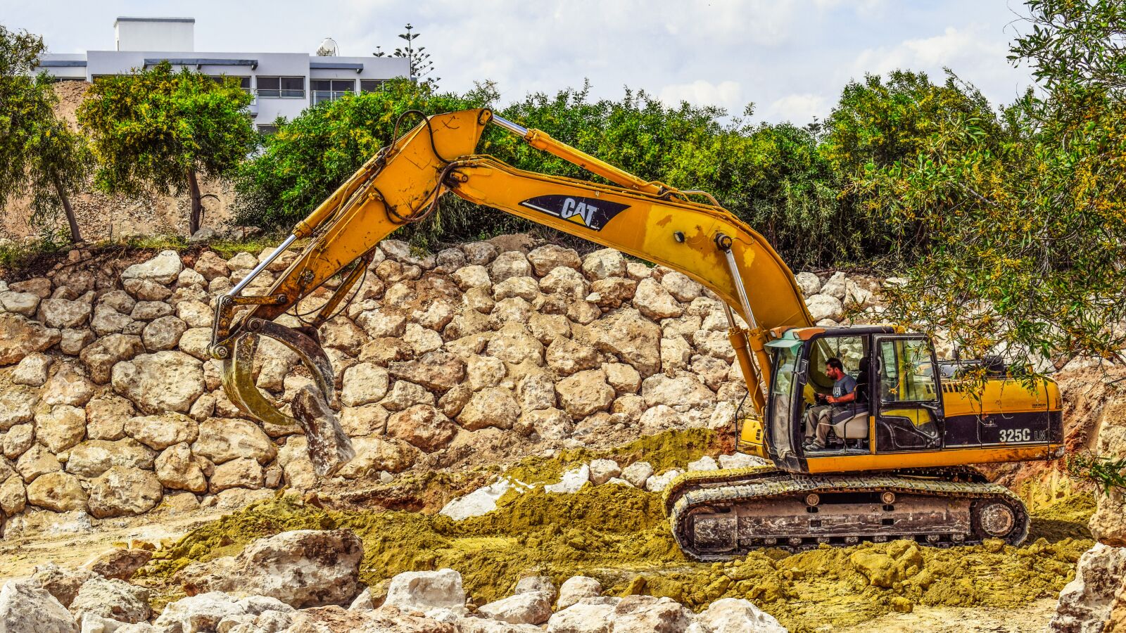 Nikon D3300 sample photo. Heavy machine, excavator, yellow photography
