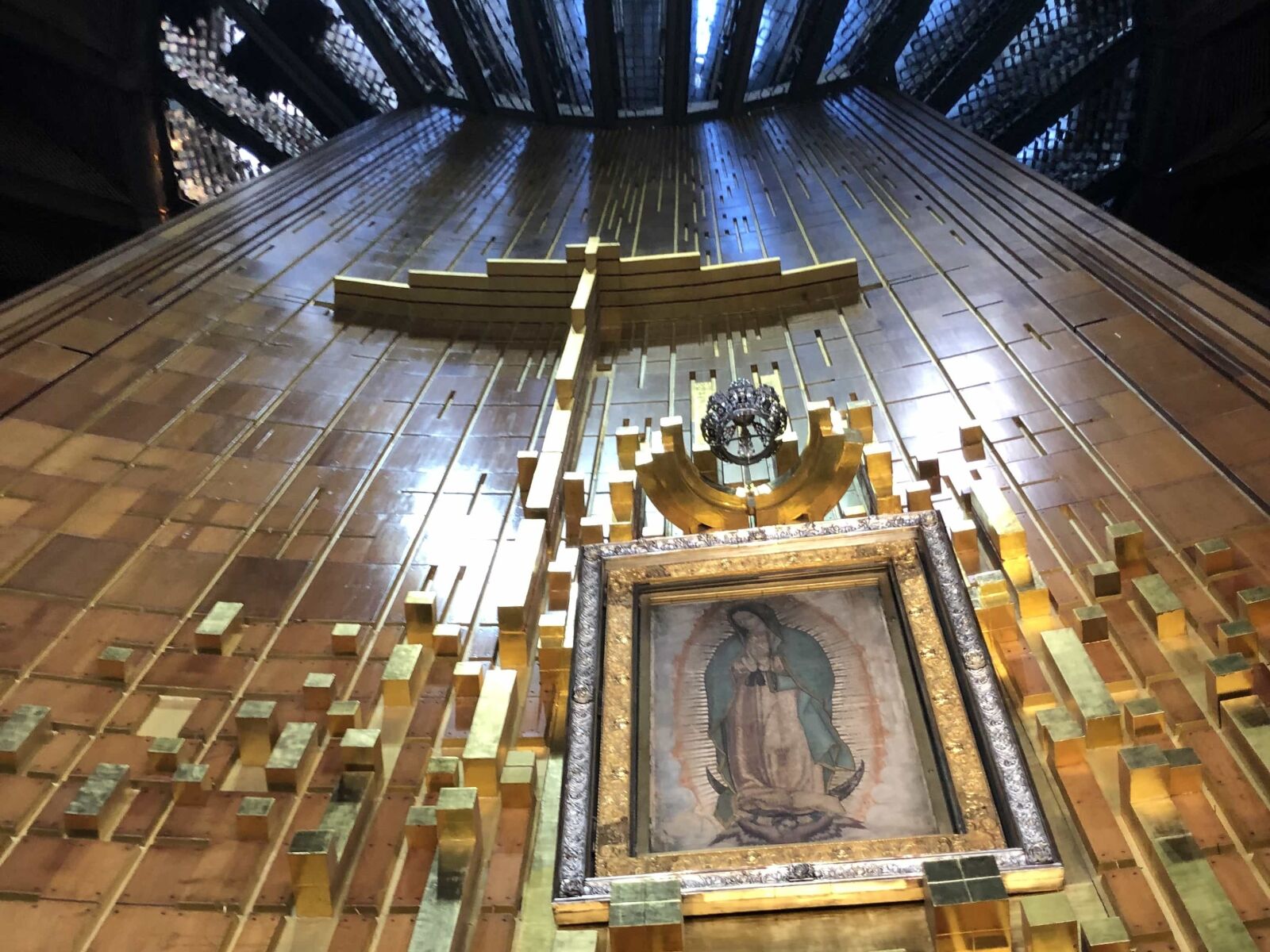 iPhone X back dual camera 4mm f/1.8 sample photo. Building, indoors, religion, cathedral photography