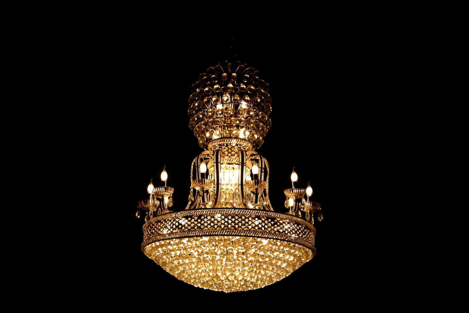 Canon EOS 600D (Rebel EOS T3i / EOS Kiss X5) + Canon EF-S 18-135mm F3.5-5.6 IS sample photo. Chandelier, brightness, crystal photography