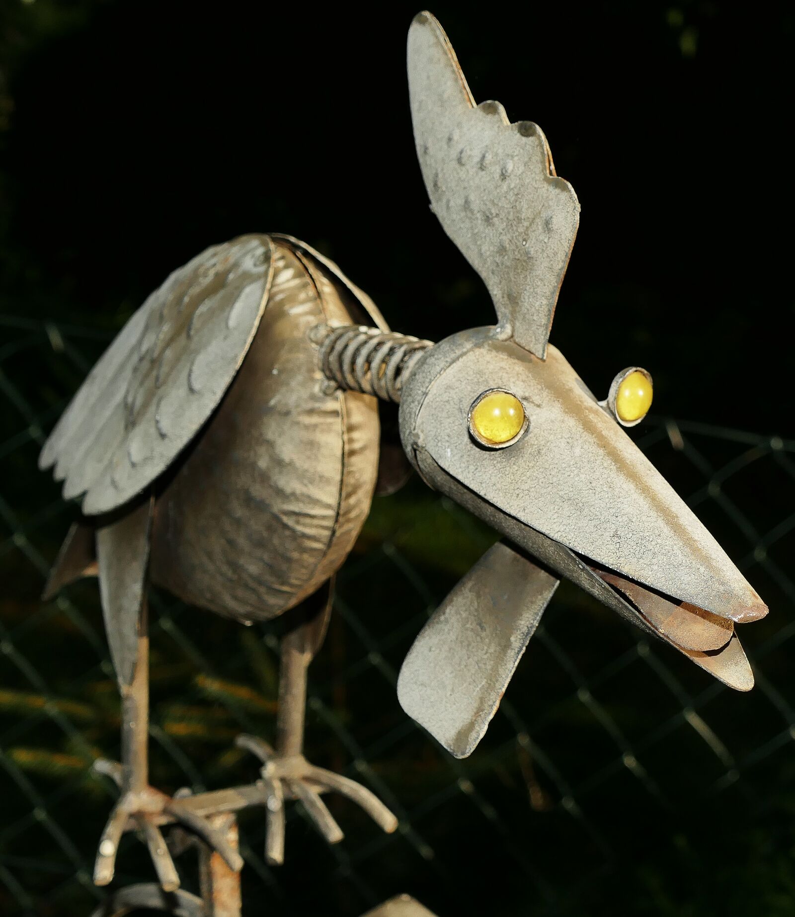 Panasonic Lumix DMC-FZ1000 sample photo. Metal figure, bird, garden photography