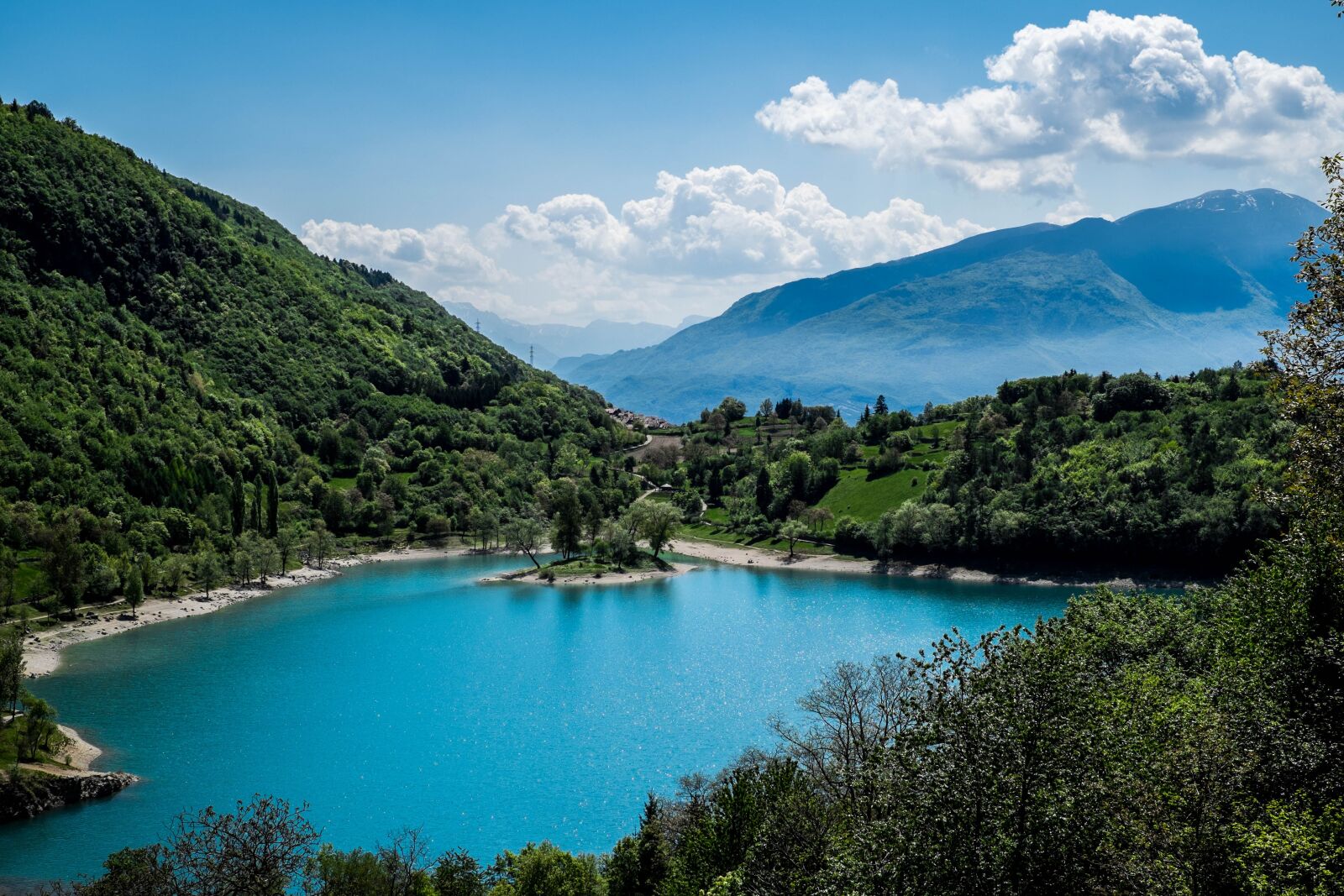 Fujifilm X-T1 + Fujifilm XF 35mm F1.4 R sample photo. Nature, lake, mountains photography