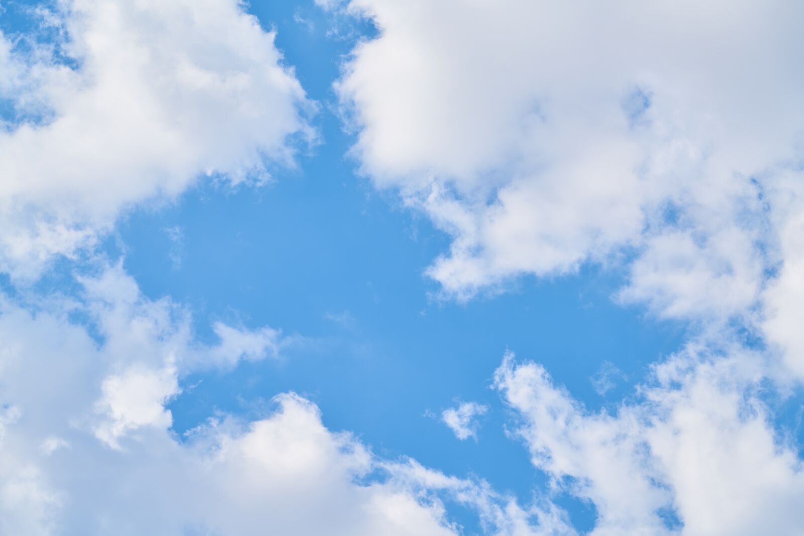 Sony FE 70-200mm F4 G OSS sample photo. Cloud, blue, sky photography