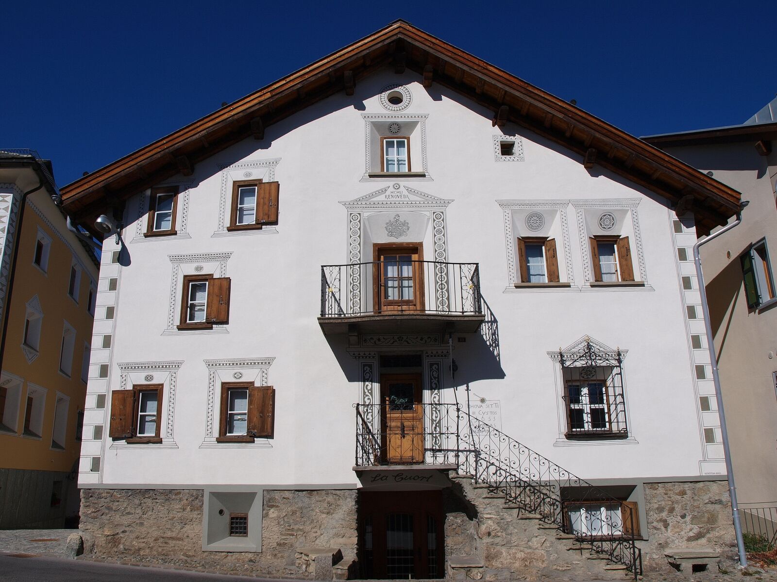Olympus E-420 (EVOLT E-420) sample photo. Building, old house, switzerland photography