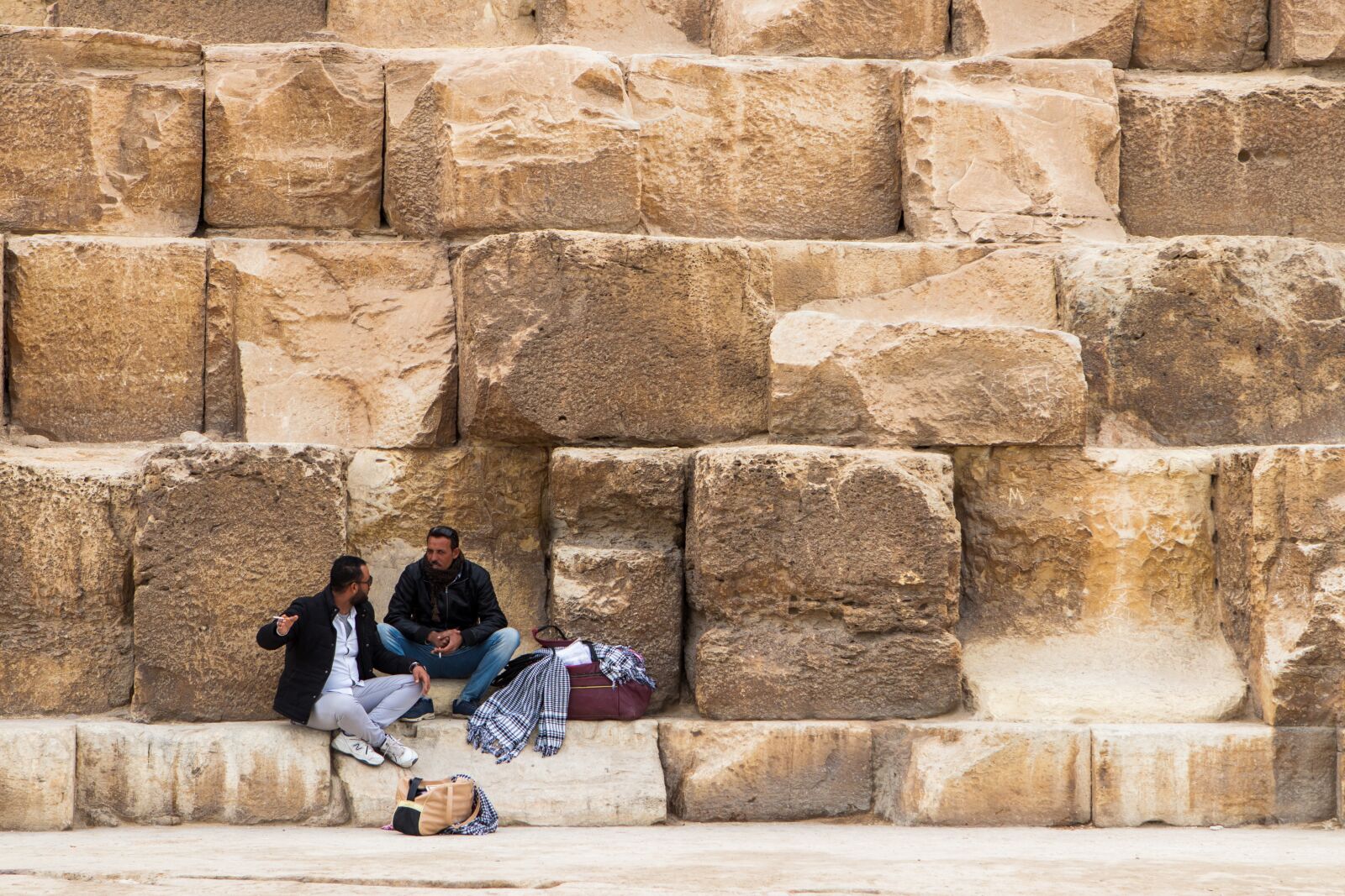 Canon EOS 200D (EOS Rebel SL2 / EOS Kiss X9) sample photo. Men, sitting, arabic photography