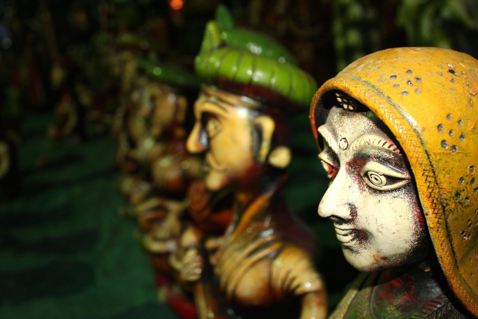 Canon EOS 500D (EOS Rebel T1i / EOS Kiss X3) sample photo. Colorful, india, sculpture, people photography