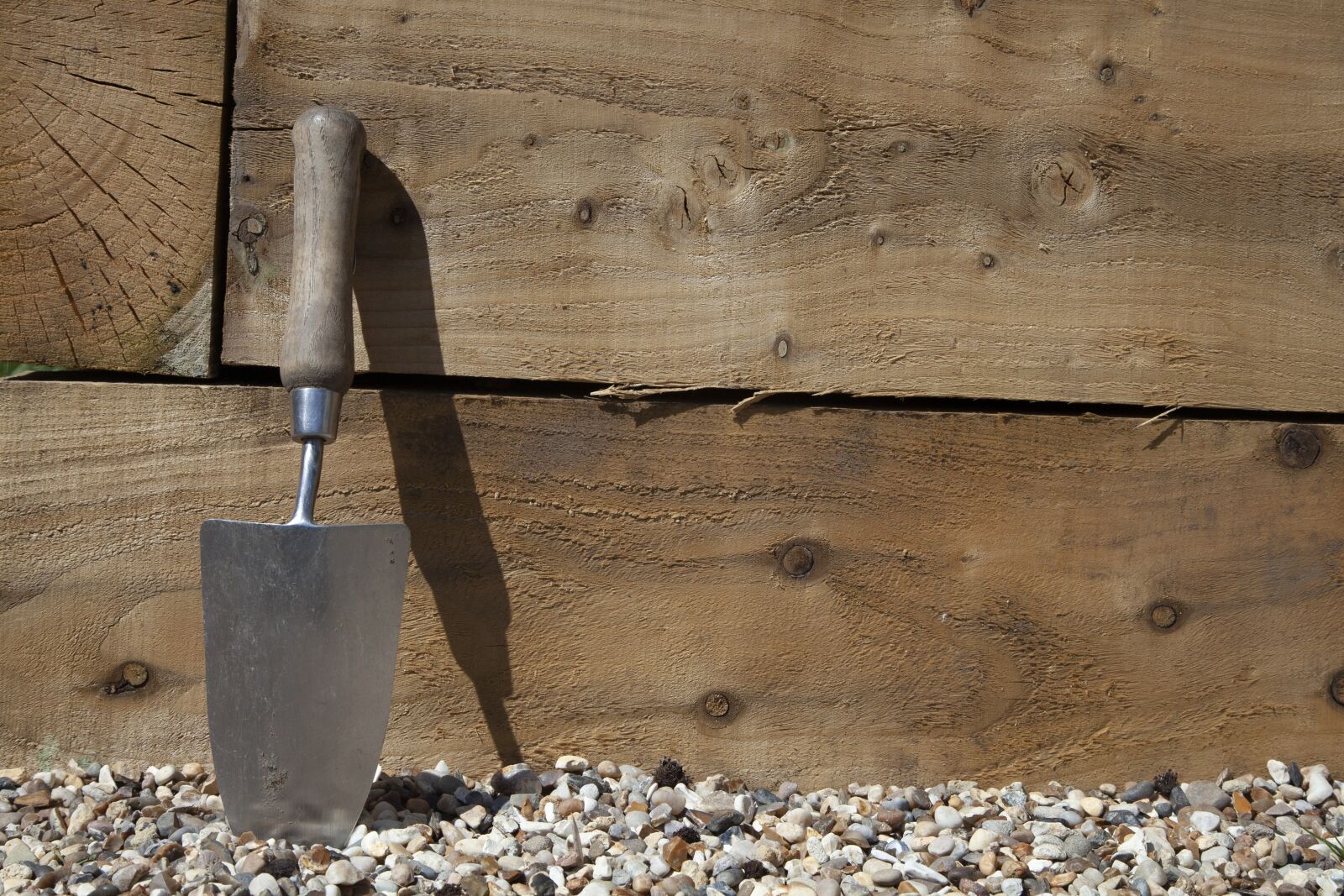 Canon EOS 5D Mark II sample photo. Trowel, gardening, lockdown photography