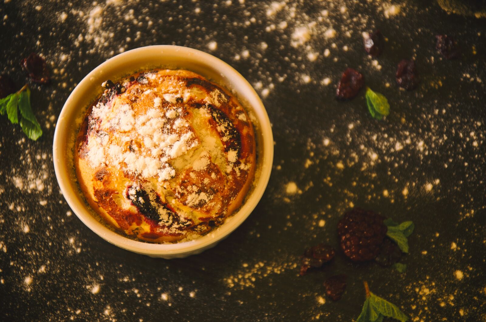 Nikon D7000 sample photo. Blackberries, blur, bowl photography