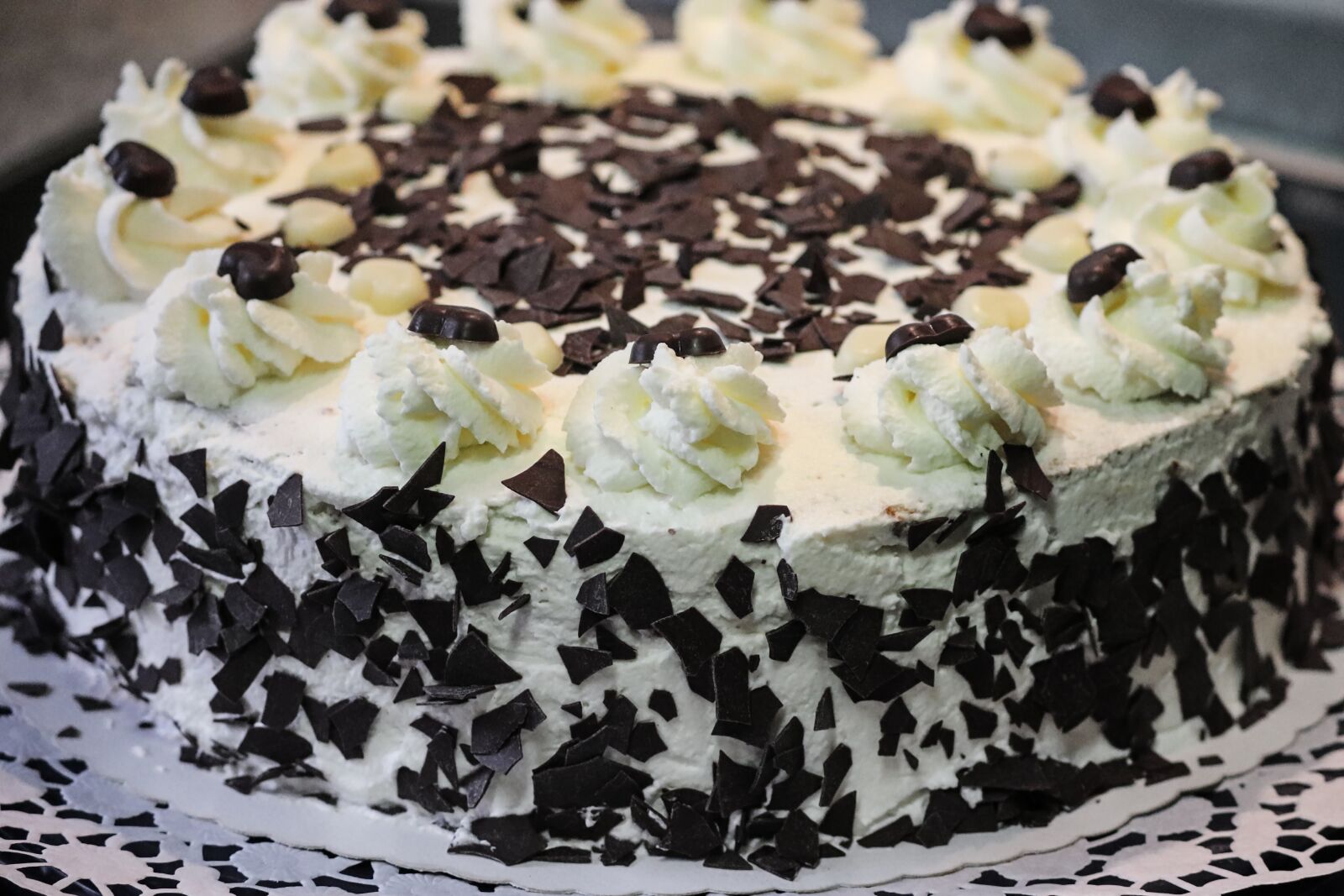 Canon EOS 200D (EOS Rebel SL2 / EOS Kiss X9) sample photo. Cake, cream cake, chocolate photography