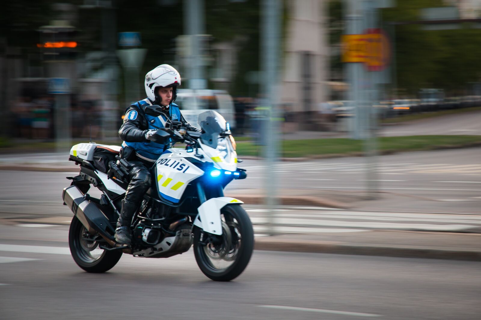 Canon EOS 70D + Canon EF-S 15-85mm F3.5-5.6 IS USM sample photo. The police, finnish, motorcycle photography