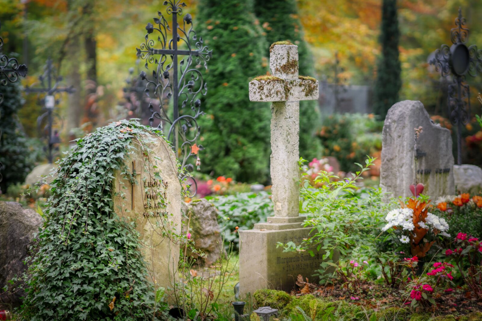 Panasonic Lumix DC-G90 (Lumix DC-G91) sample photo. Cemetery, tombstone, grave photography