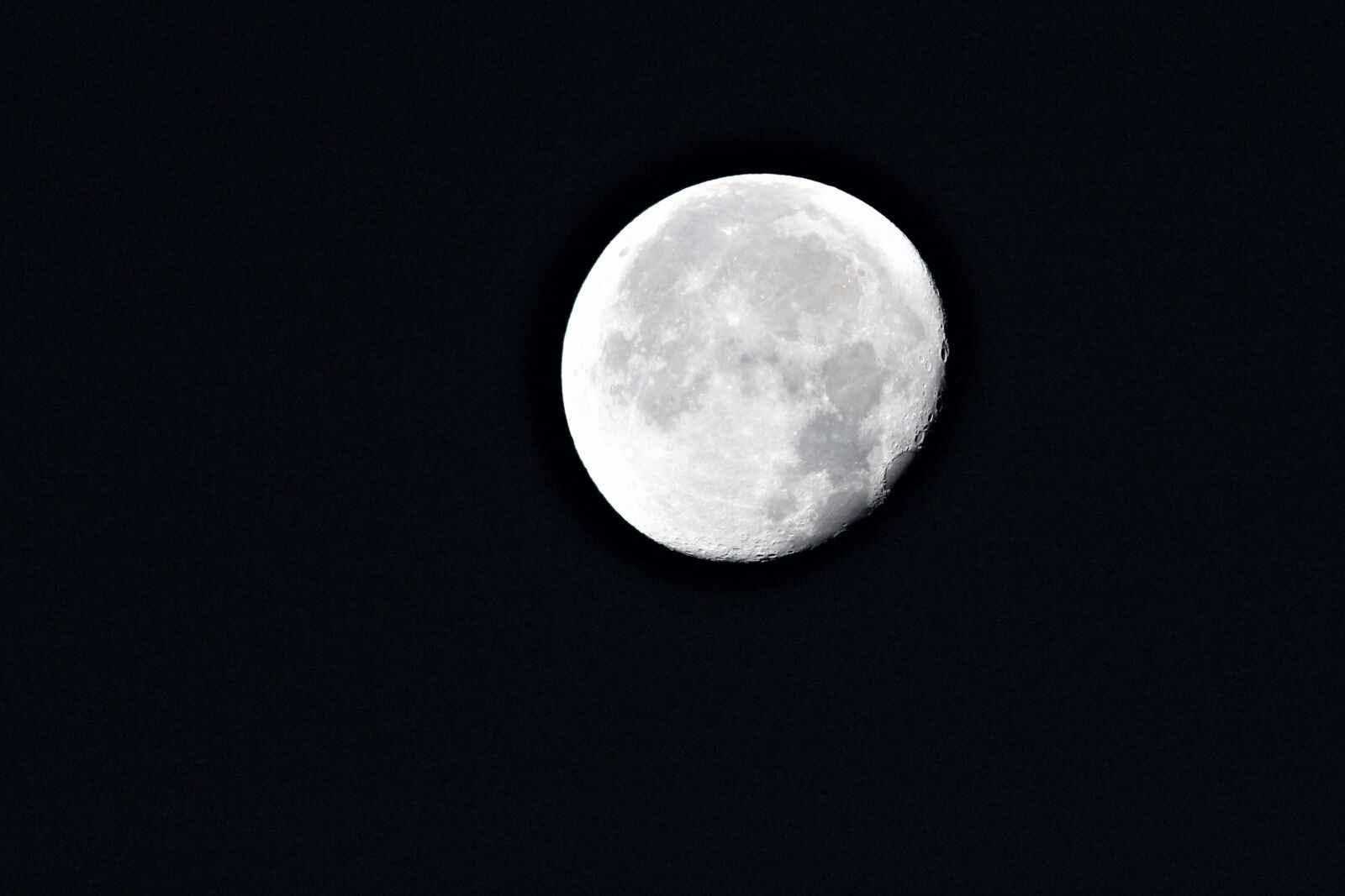 Canon EOS 1200D (EOS Rebel T5 / EOS Kiss X70 / EOS Hi) + Tamron SP 150-600mm F5-6.3 Di VC USD sample photo. Moon, sky, slimming photography
