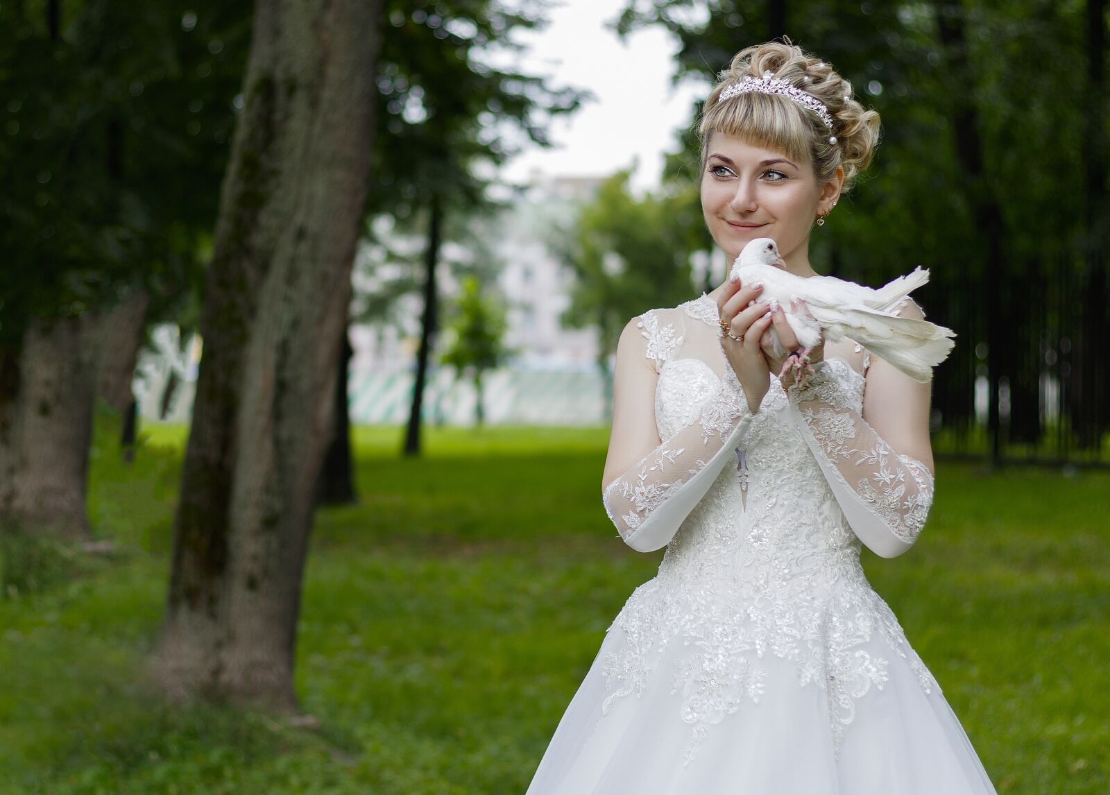 Canon EOS 750D (EOS Rebel T6i / EOS Kiss X8i) sample photo. Wedding, bride, woman photography