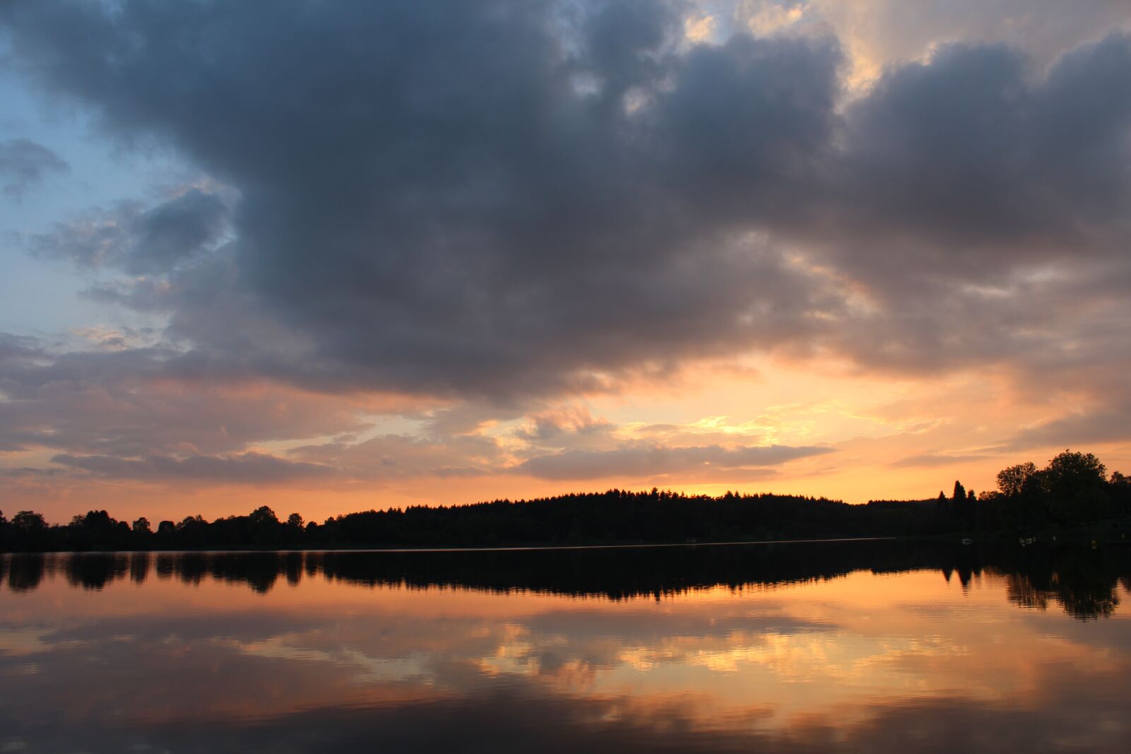 Canon EOS 1200D (EOS Rebel T5 / EOS Kiss X70 / EOS Hi) sample photo. Evening sky, lake, sunset photography