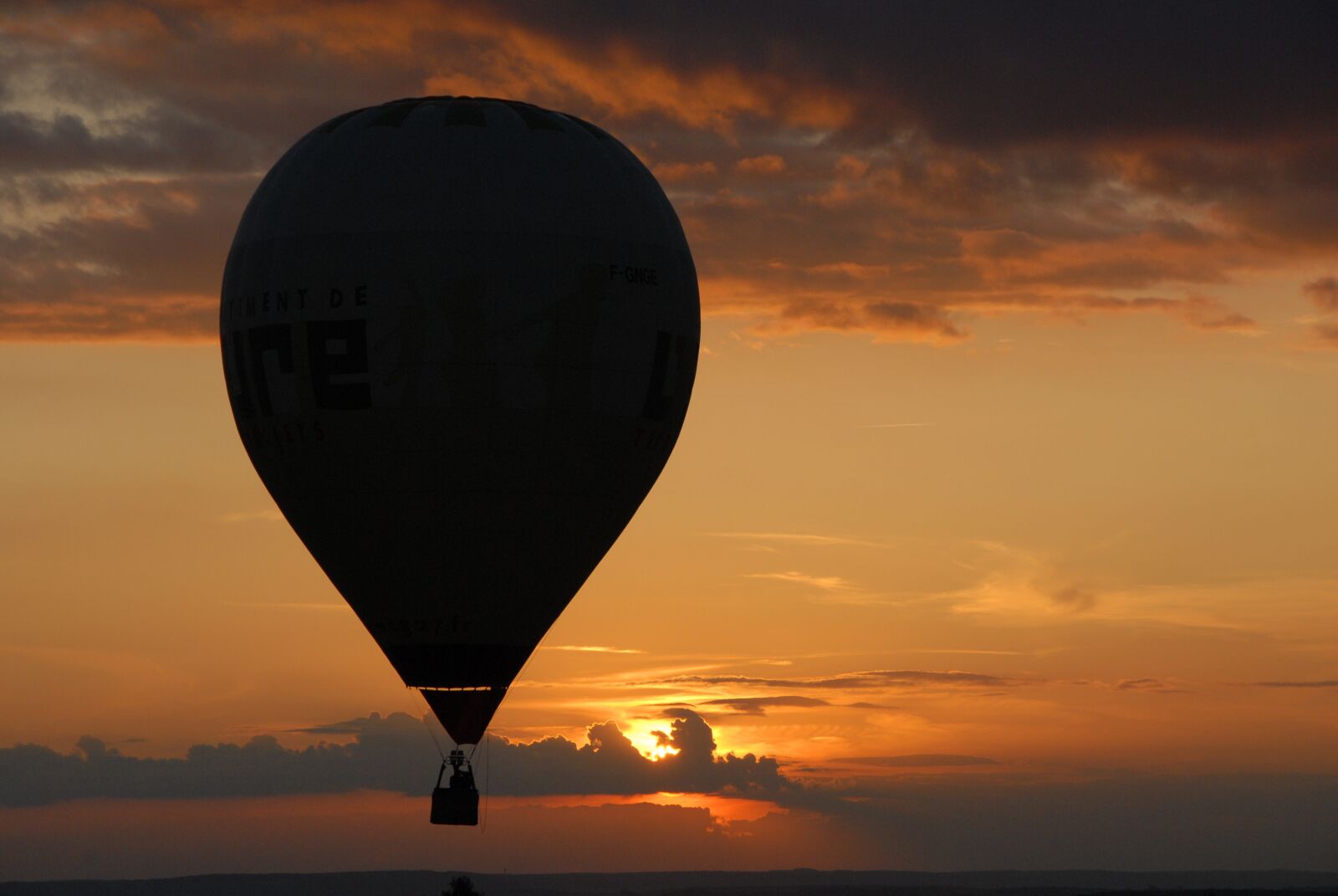 Nikon D200 sample photo. Hot-air ballooning, ball, twilight photography