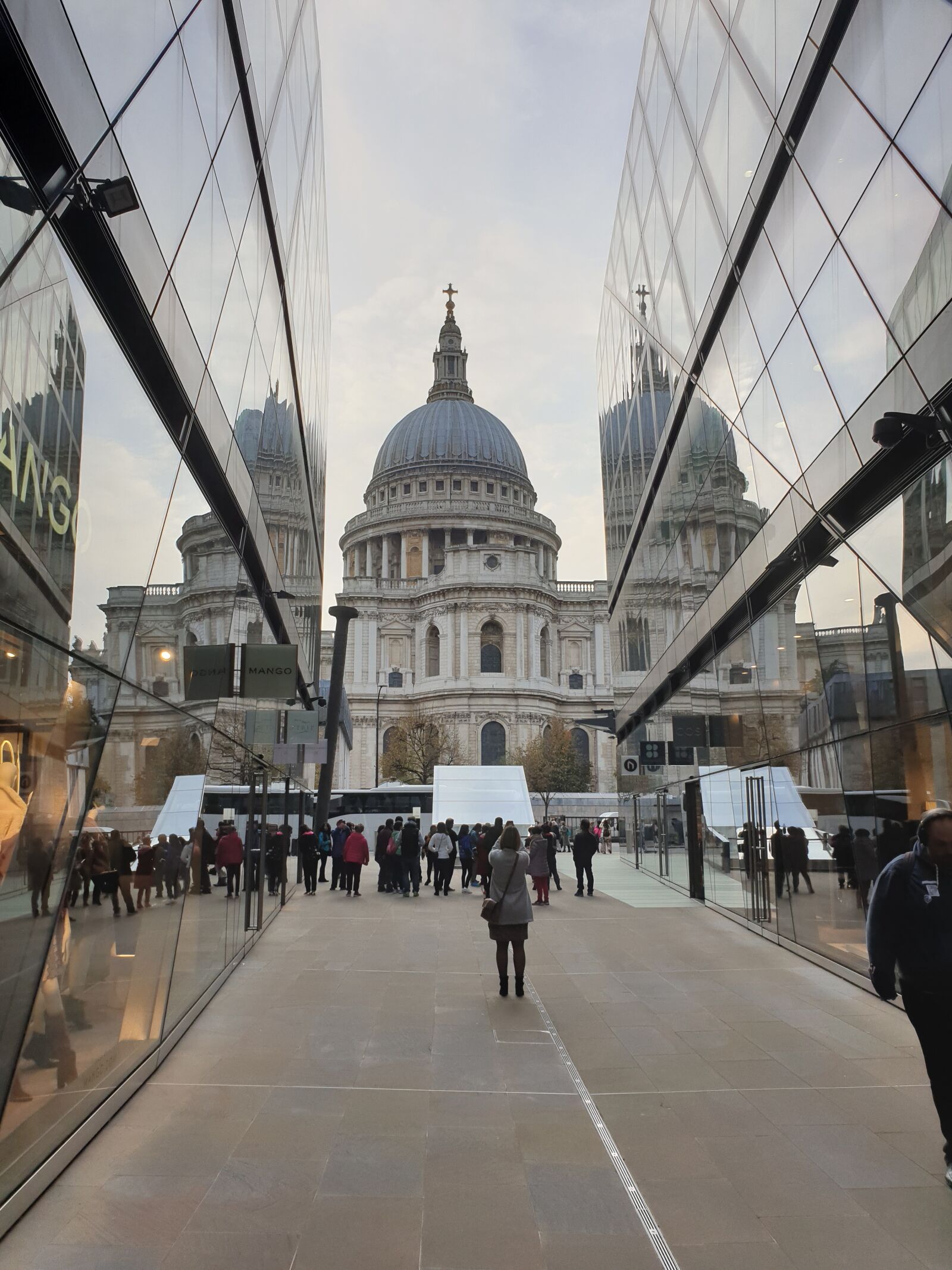 Samsung Galaxy S9 sample photo. London, cathedral, architecture photography