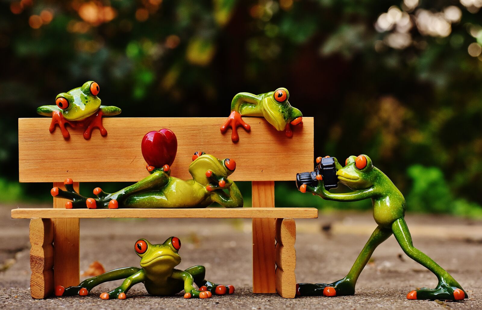 Nikon D7200 sample photo. Frogs, love, bank photography