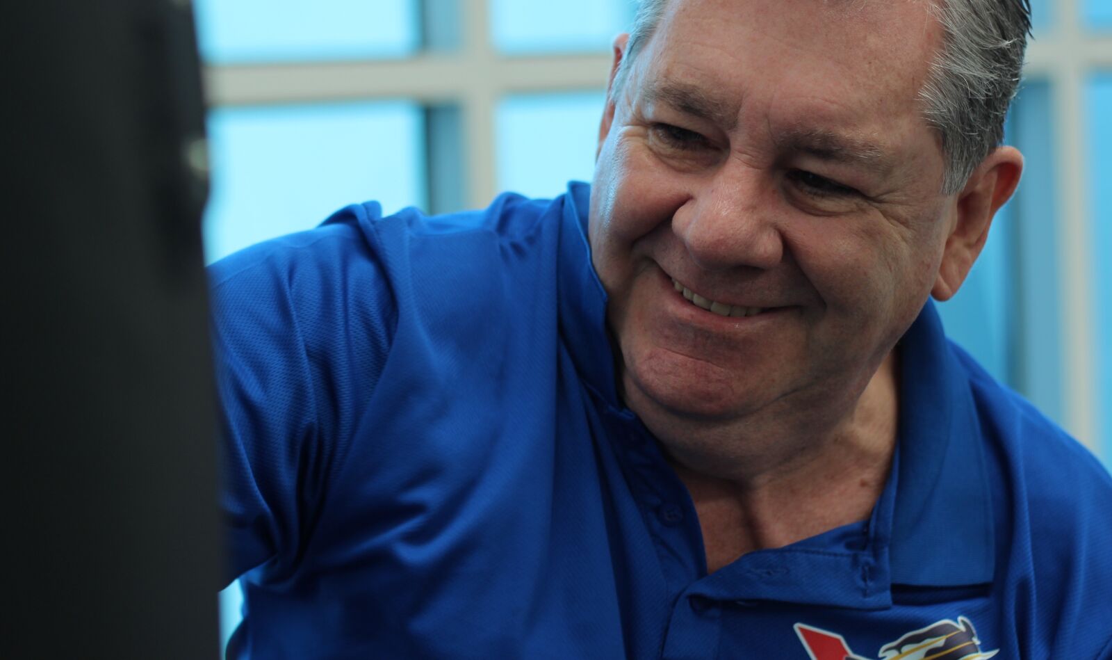 Canon EOS 600D (Rebel EOS T3i / EOS Kiss X5) + Canon EF 50mm F1.8 II sample photo. Boxing, punching, old man photography