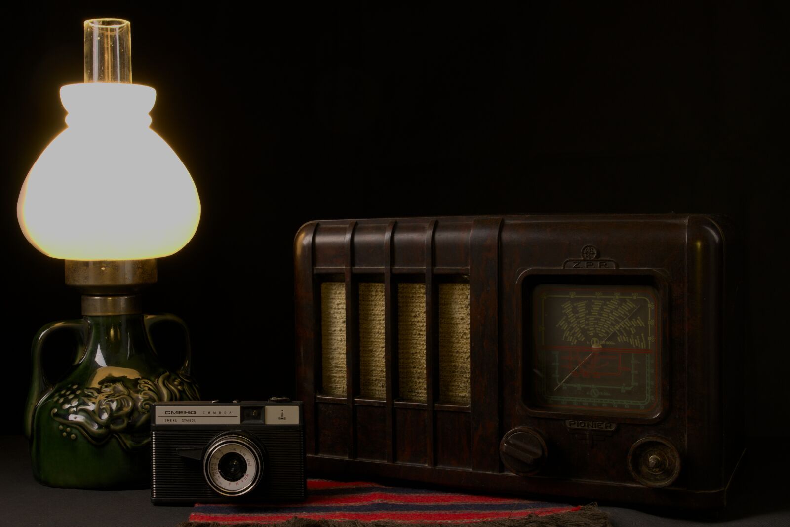 Sony ILCA-77M2 sample photo. Replacement lamp, old, radio photography