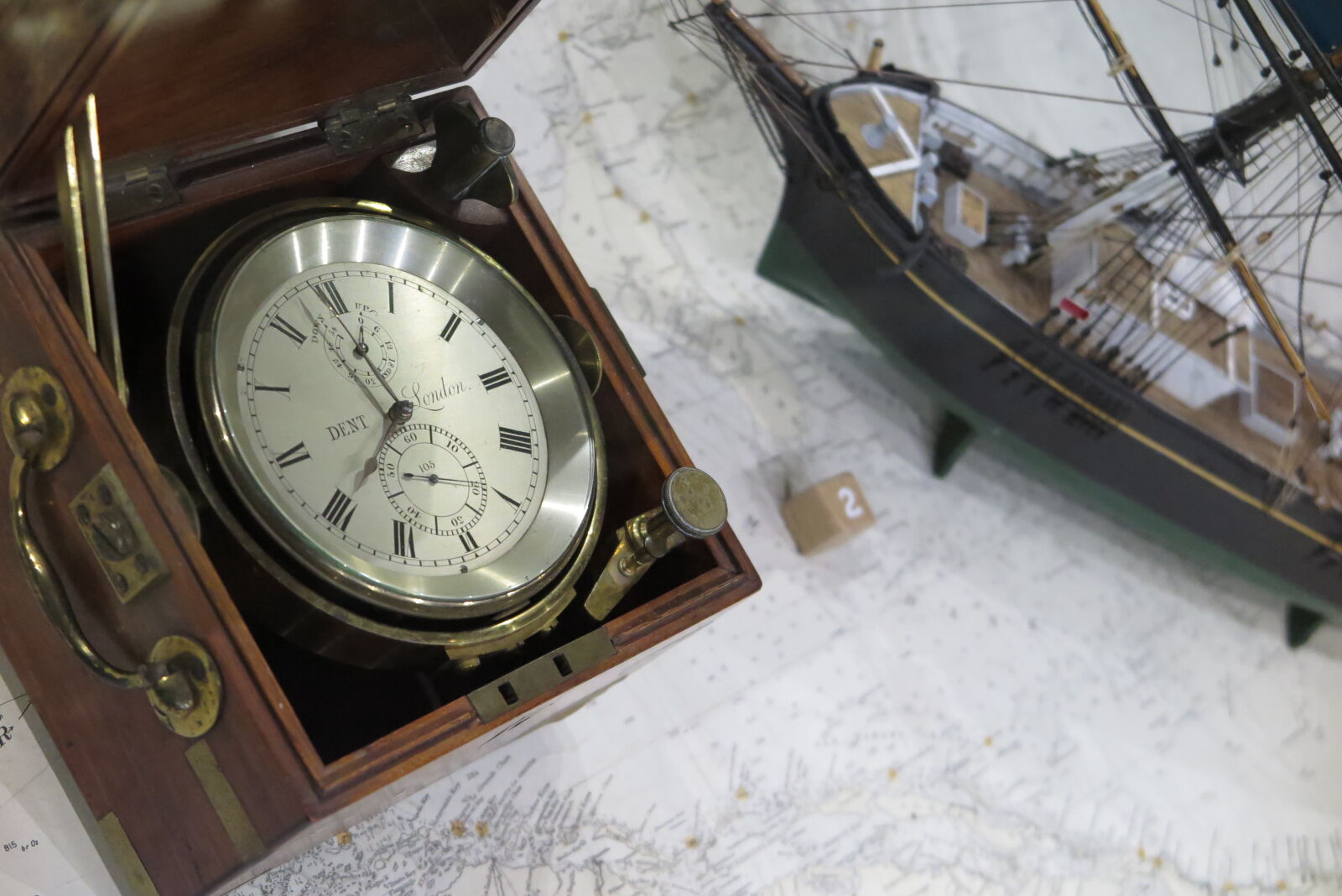 Canon PowerShot G1 X Mark II sample photo. Box of clock photography