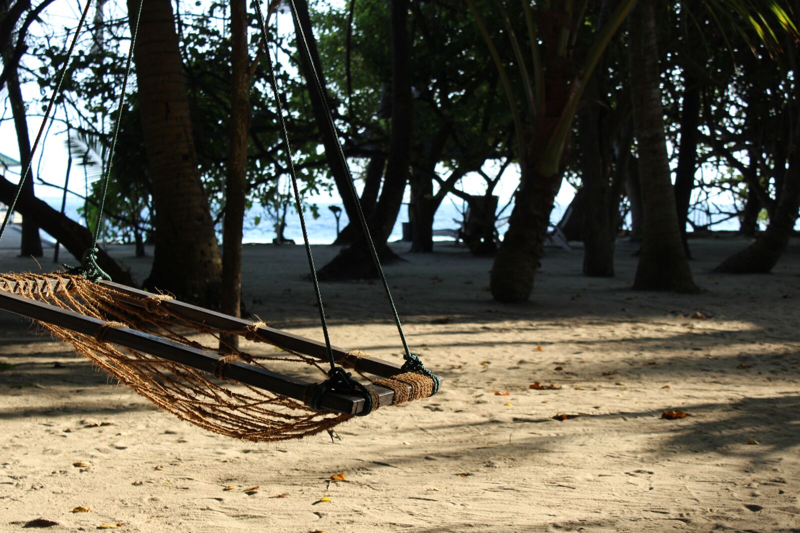 Canon EOS 600D (Rebel EOS T3i / EOS Kiss X5) sample photo. Maldives, island, hammock photography